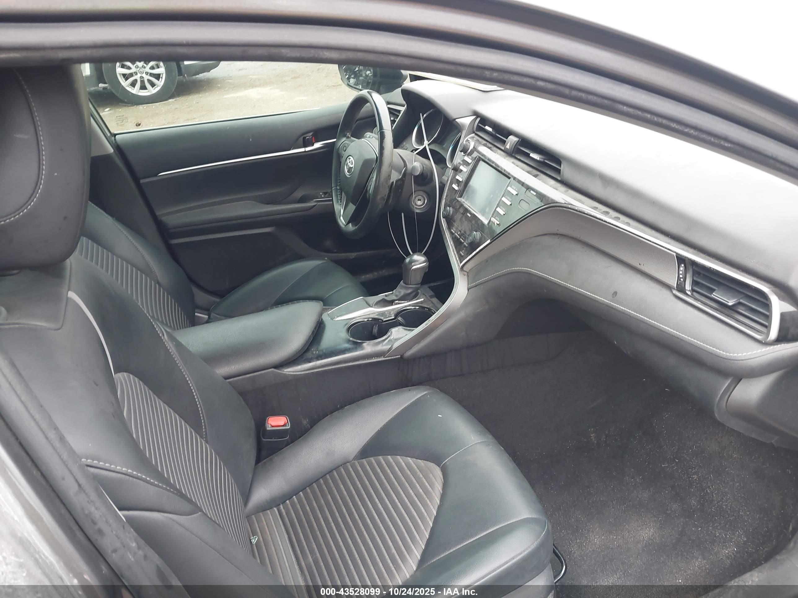 TOYOTA CAMRY image 5