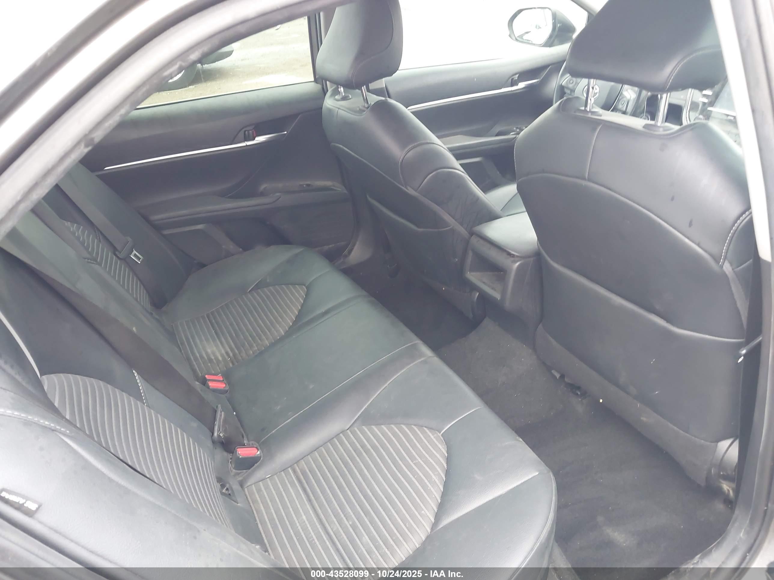 TOYOTA CAMRY image 8