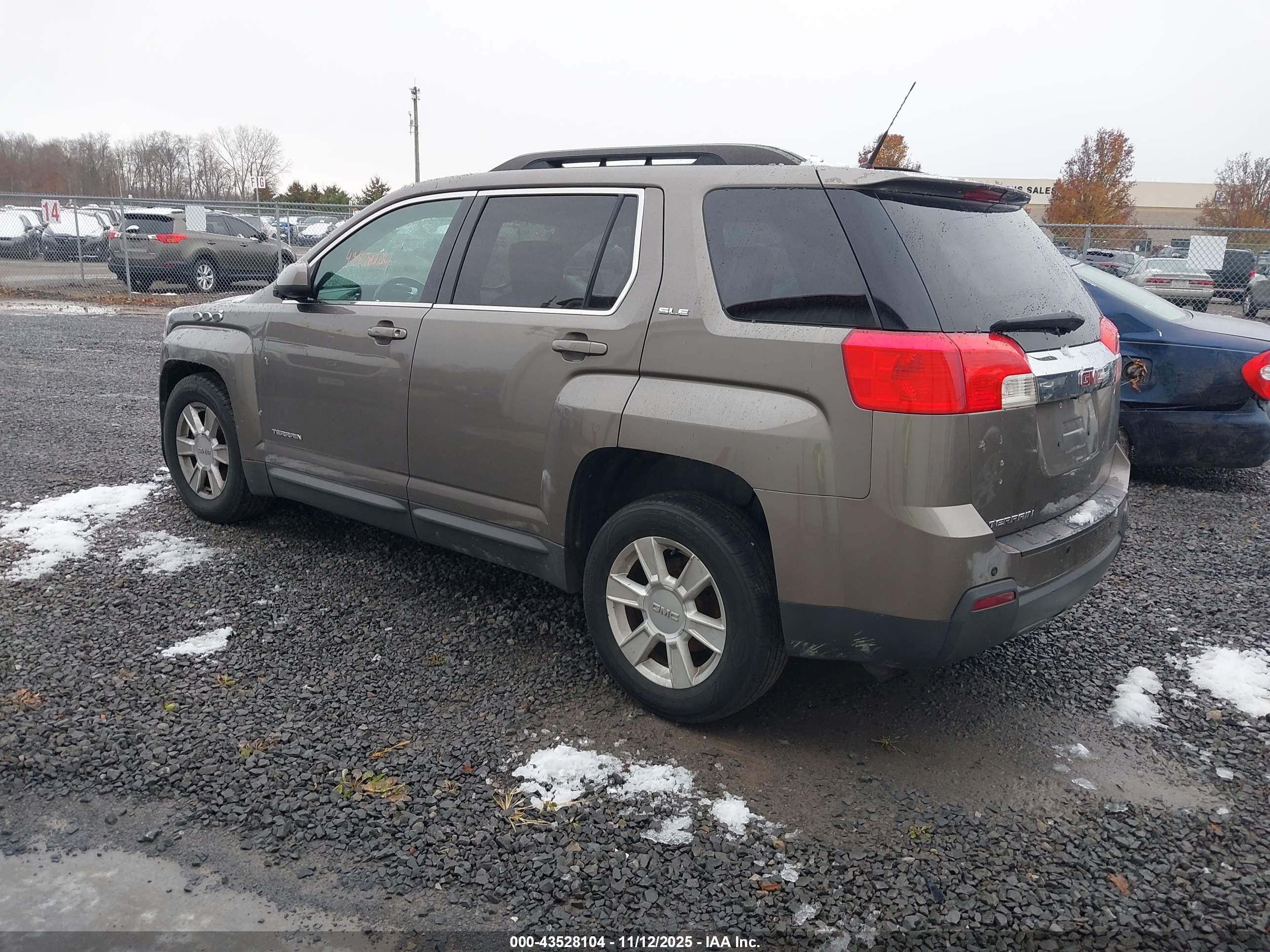 GMC TERRAIN image 3
