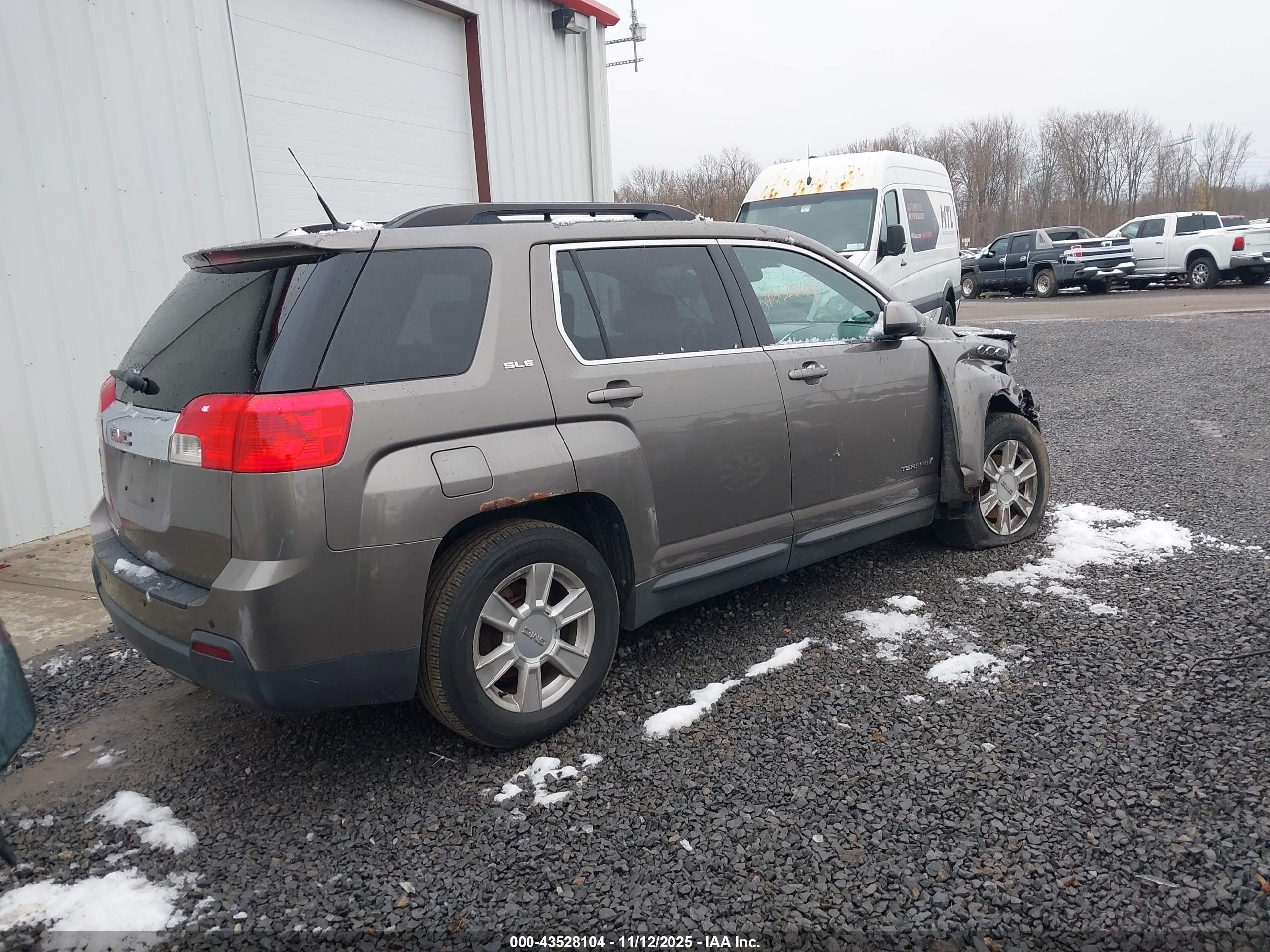 GMC TERRAIN image 4