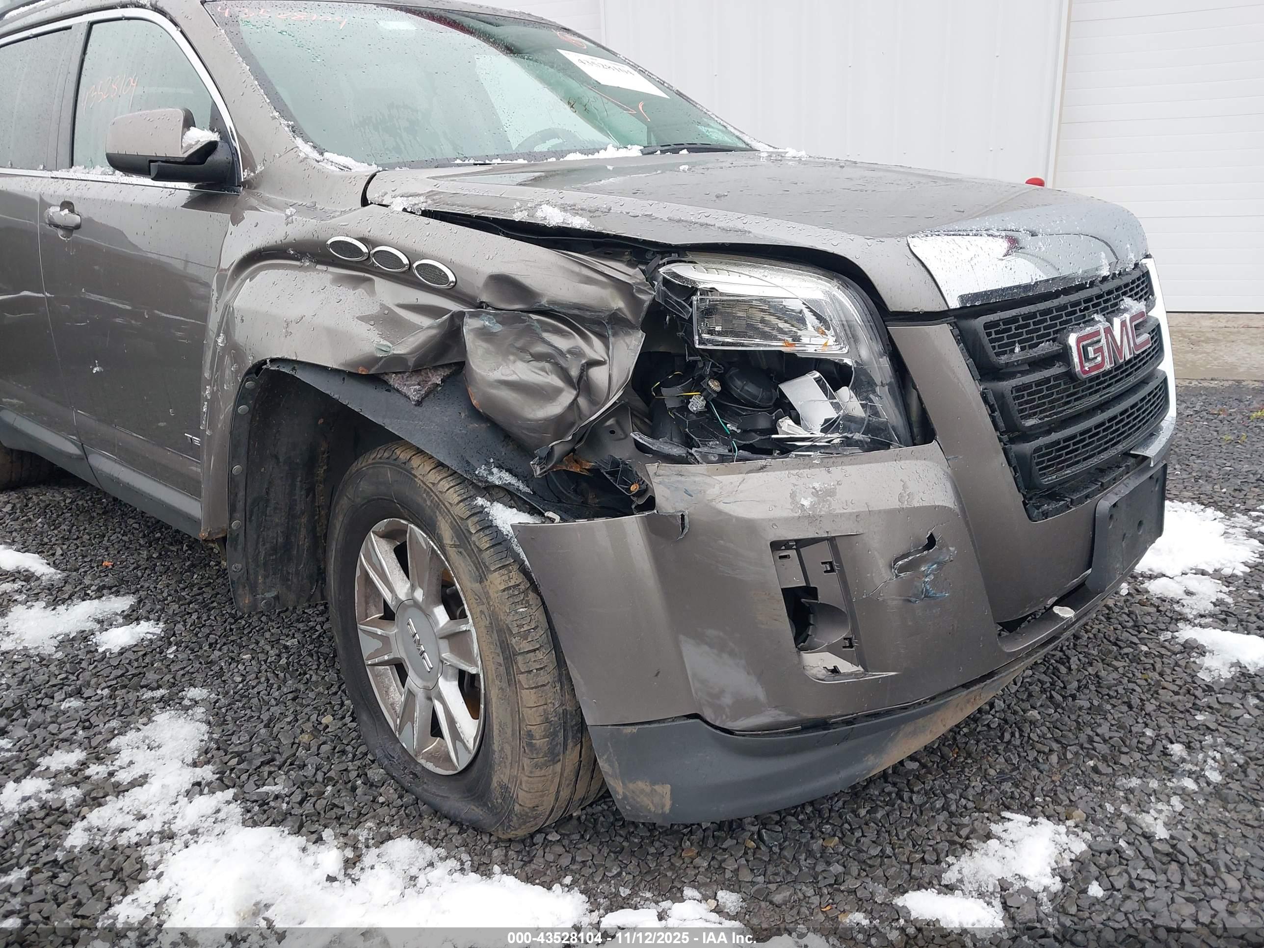 GMC TERRAIN image 6