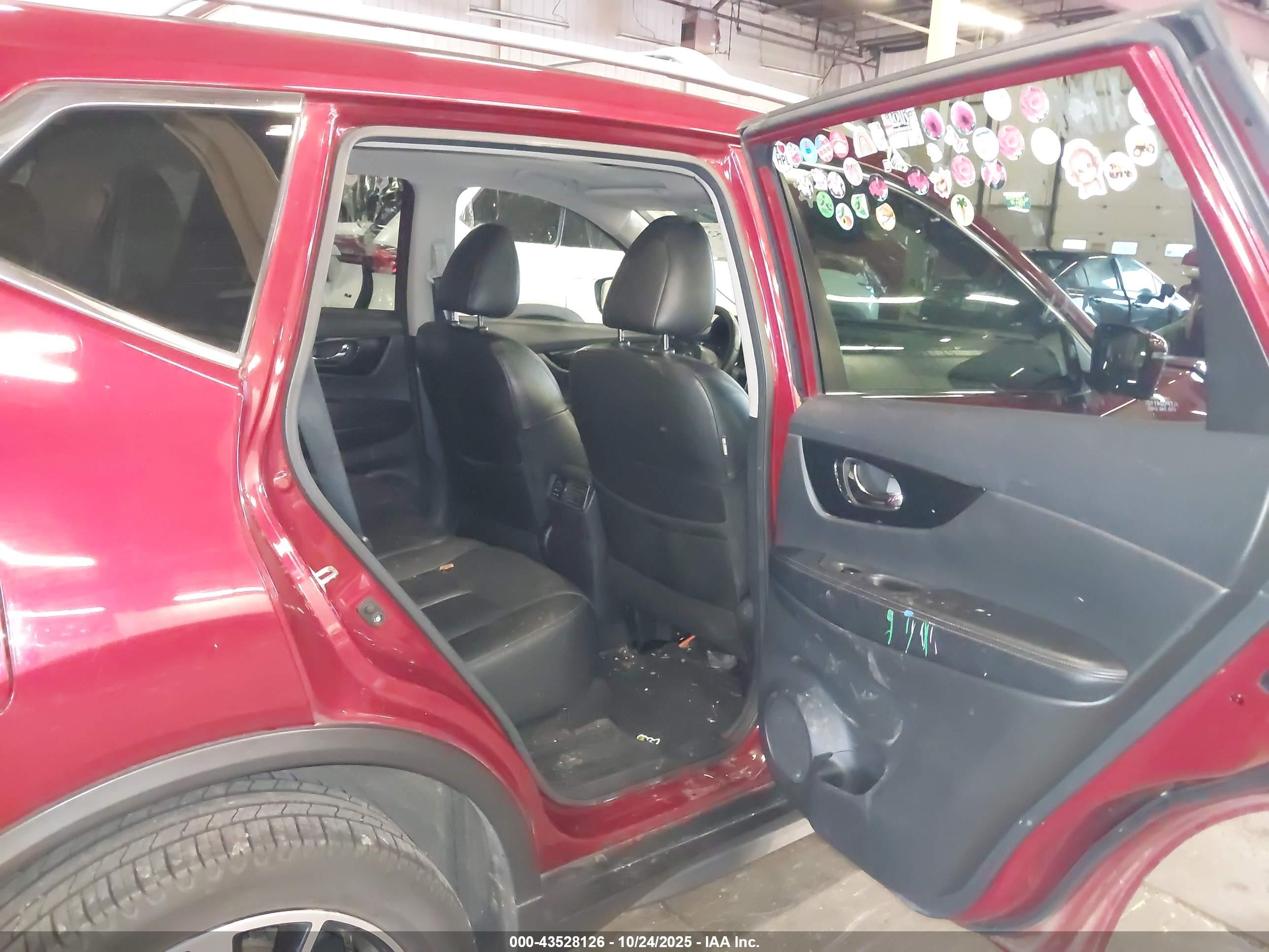 NISSAN ROGUE image 8
