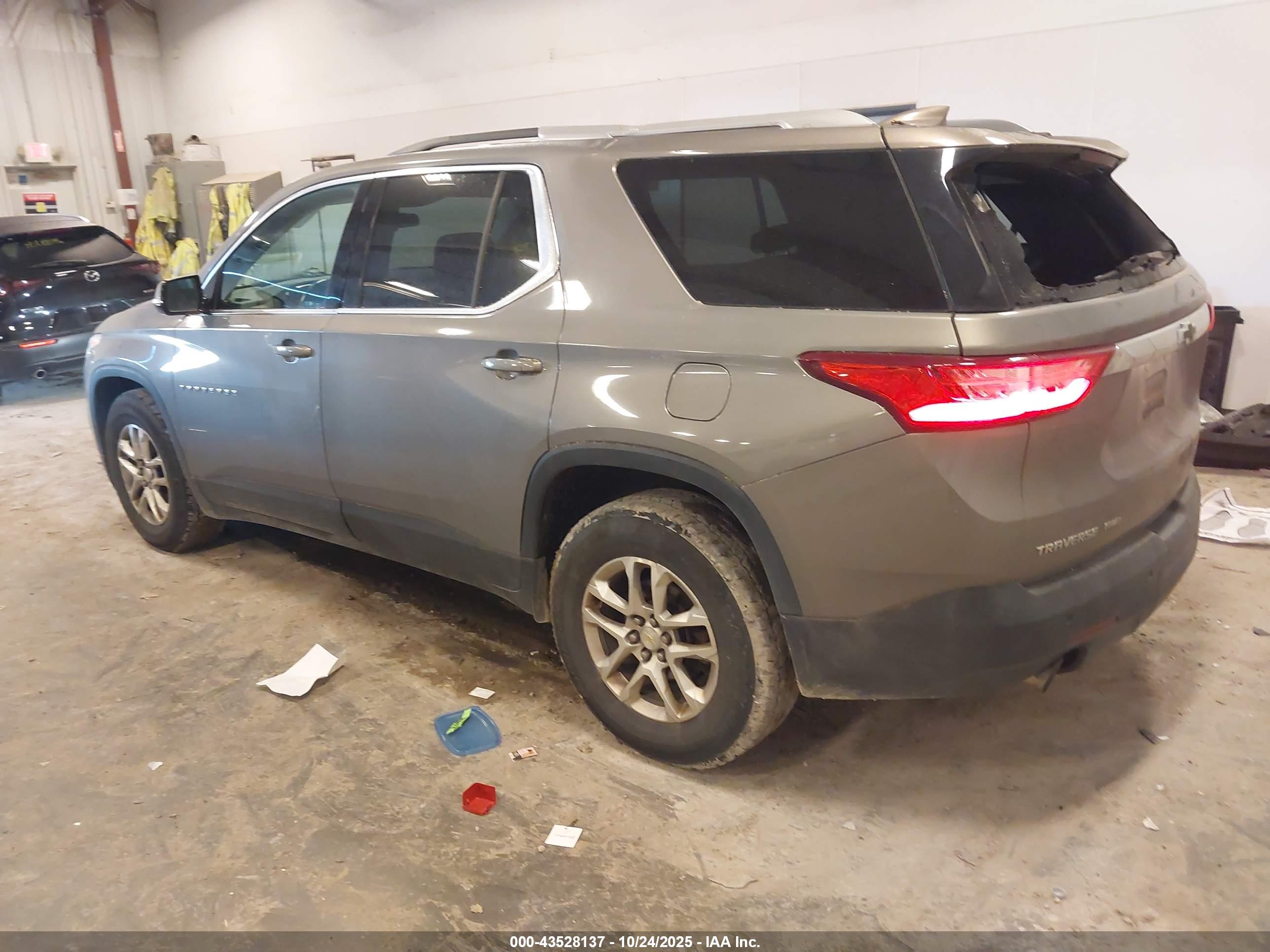 CHEVROLET TRAVERSE image 3