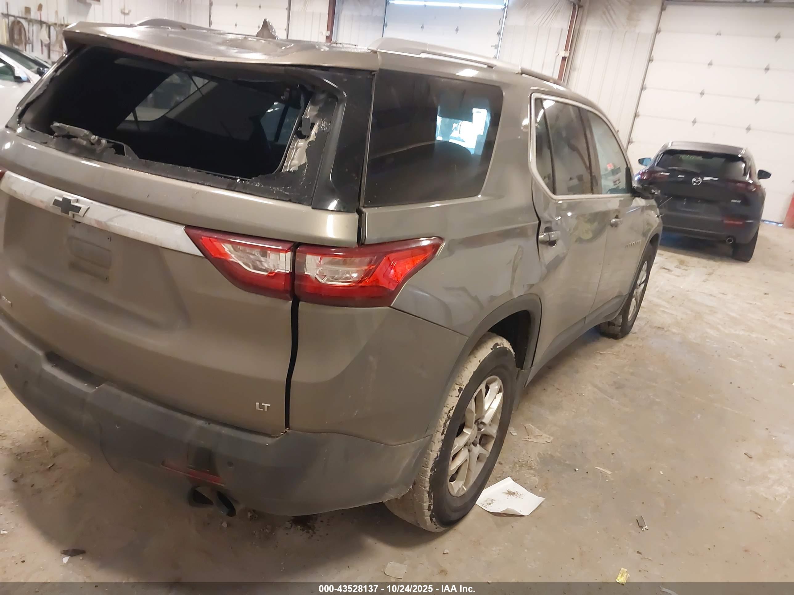 CHEVROLET TRAVERSE image 4