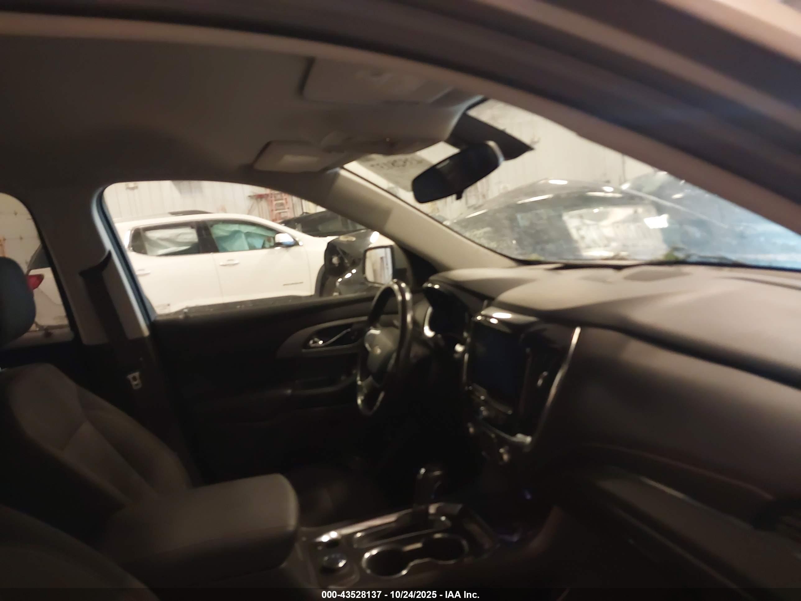CHEVROLET TRAVERSE image 5