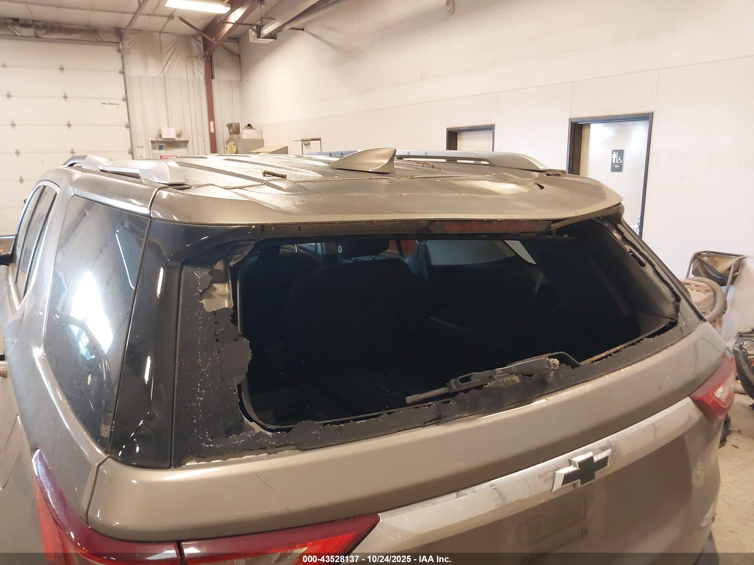 CHEVROLET TRAVERSE image 6