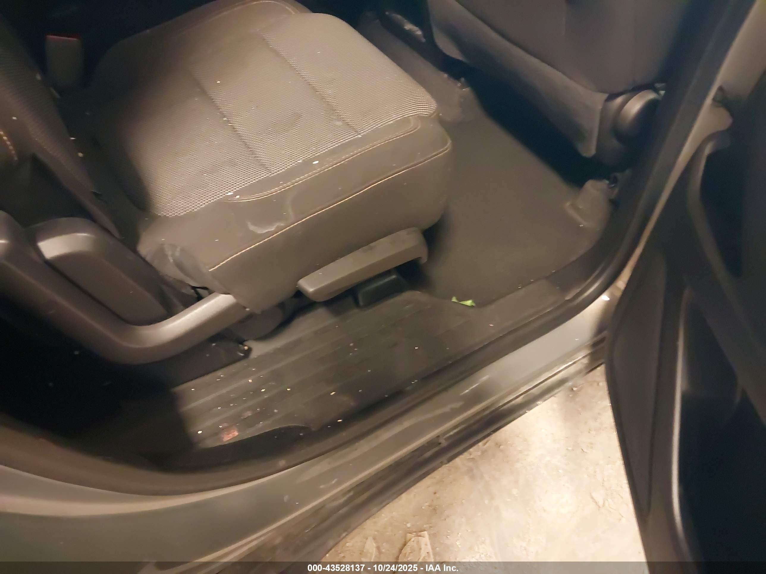 CHEVROLET TRAVERSE image 8