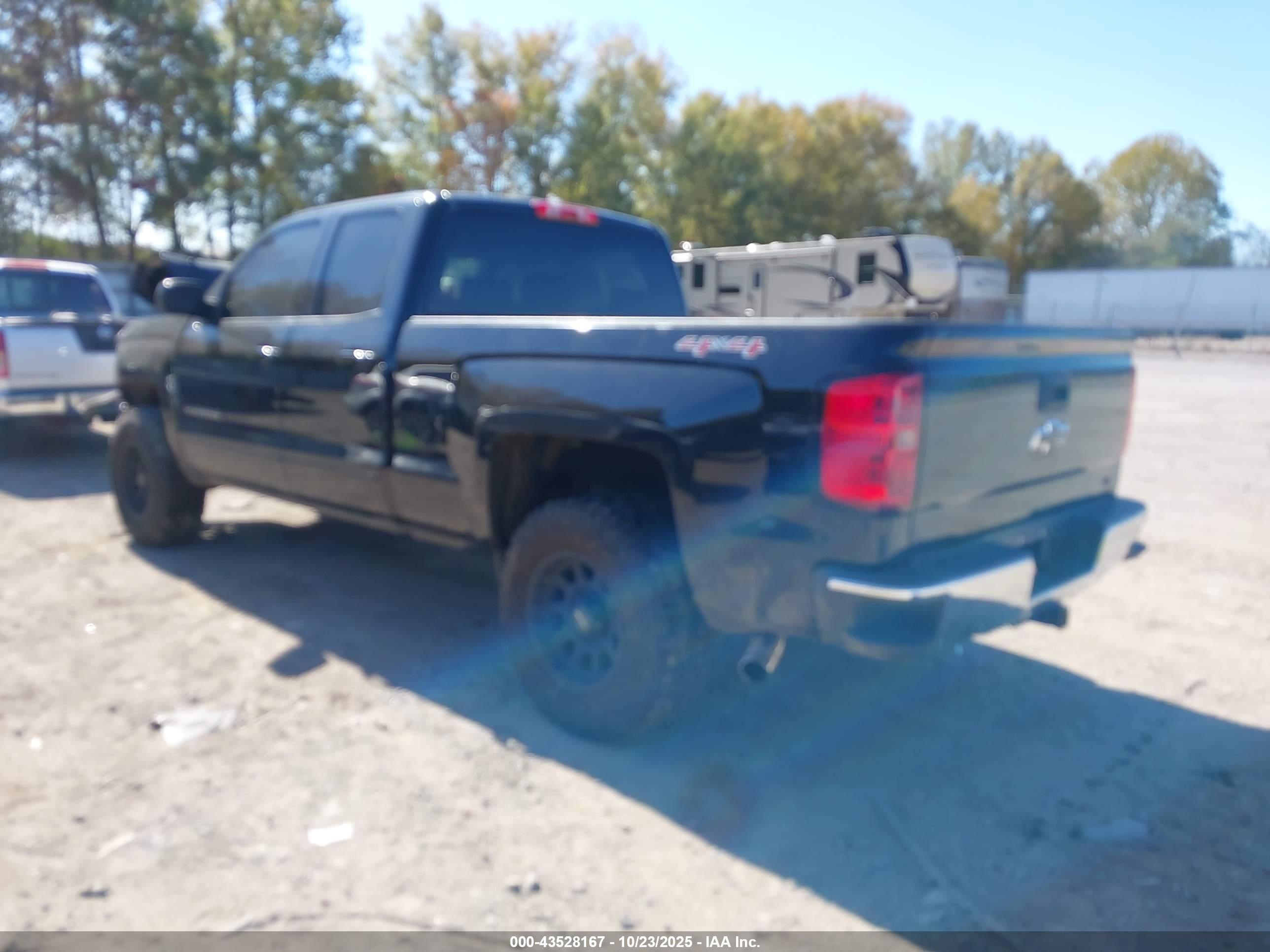 CHEVROLET SILVERADO image 3