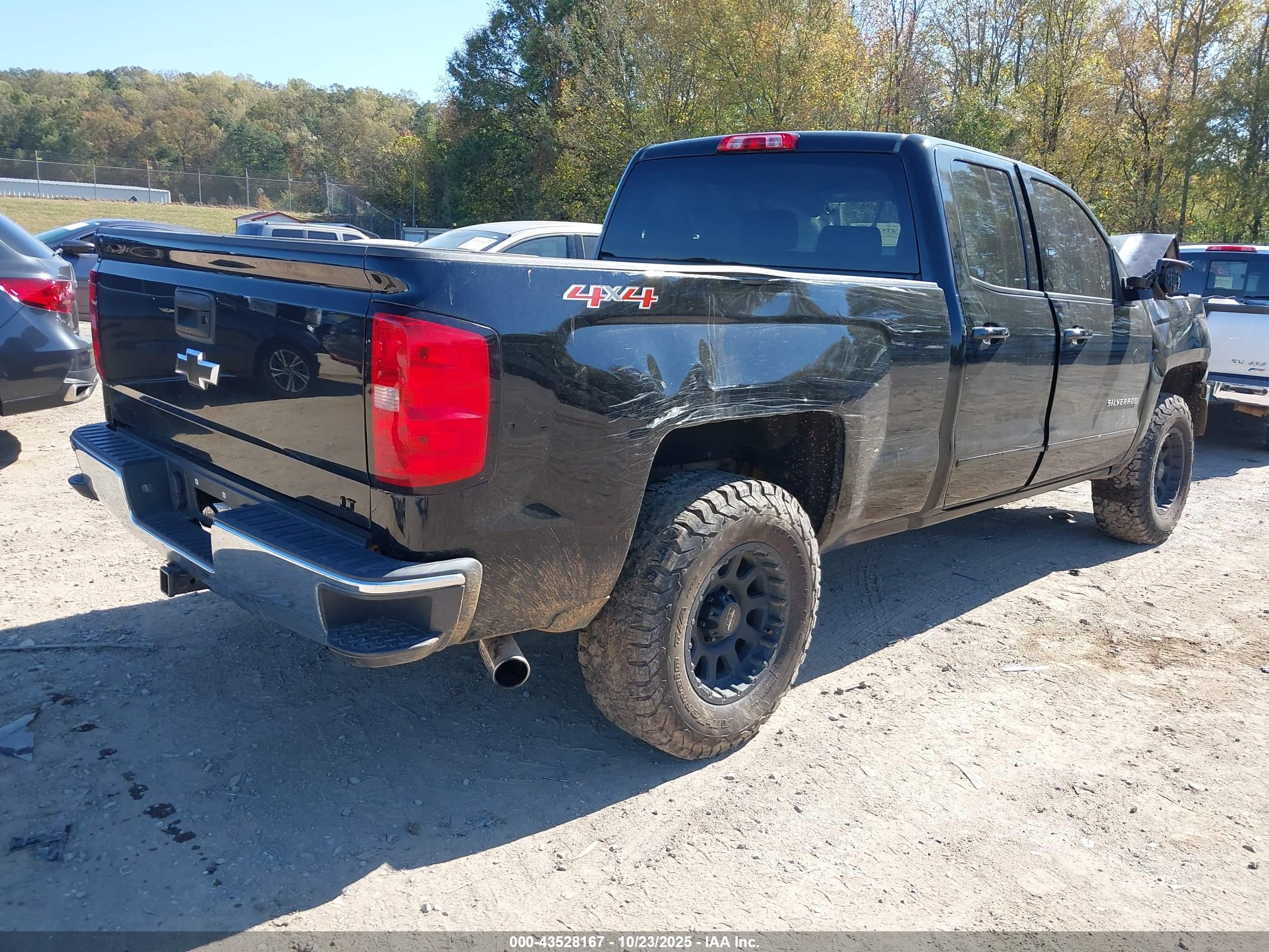 CHEVROLET SILVERADO image 4