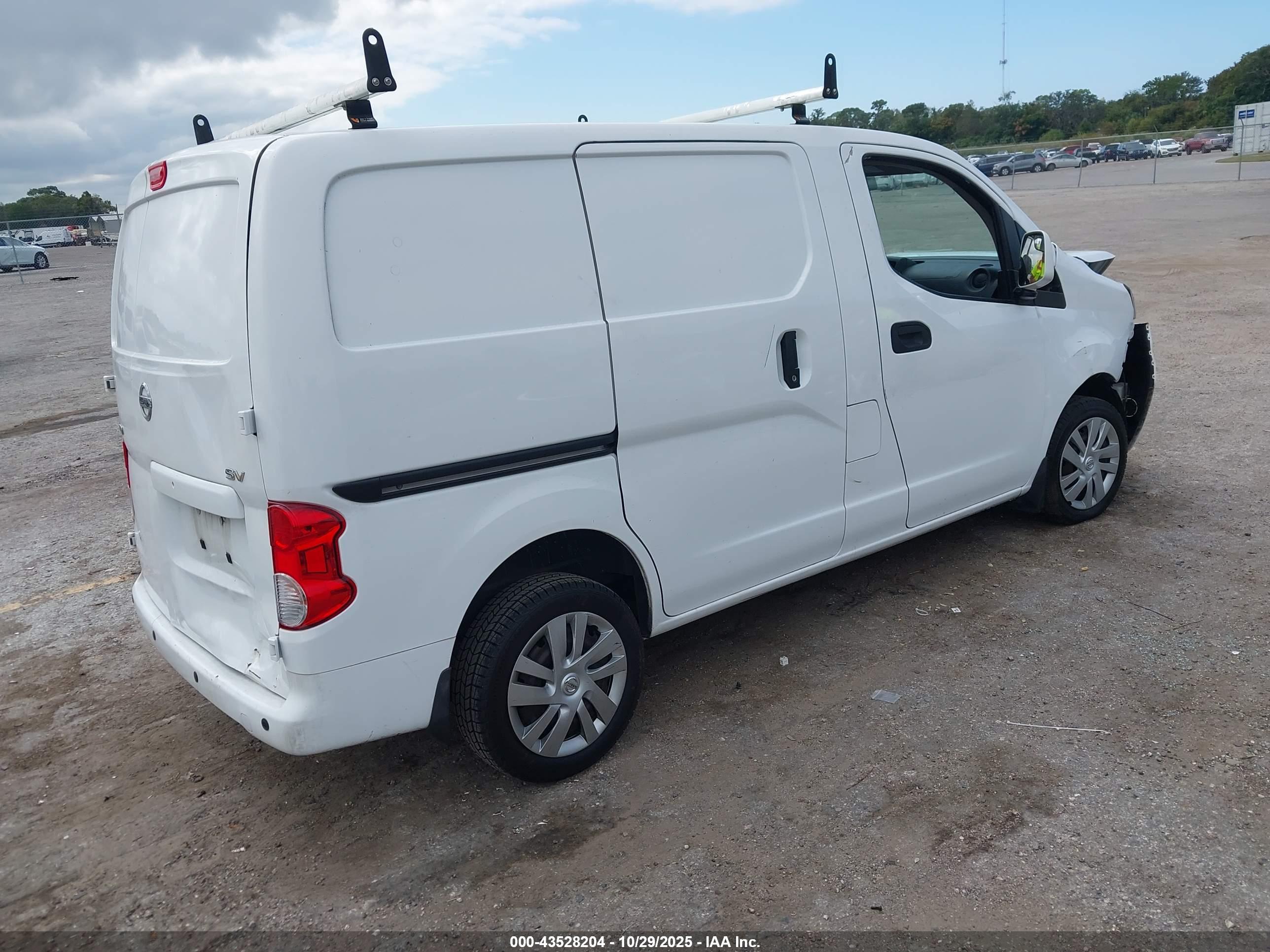 NISSAN NV200 image 4