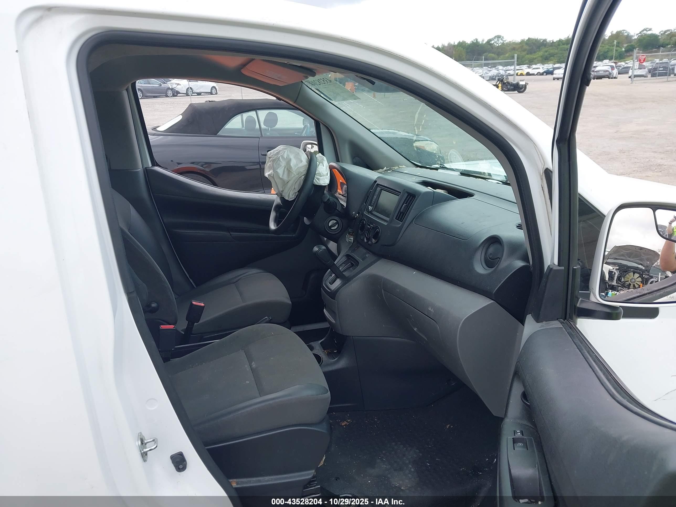 NISSAN NV200 image 5