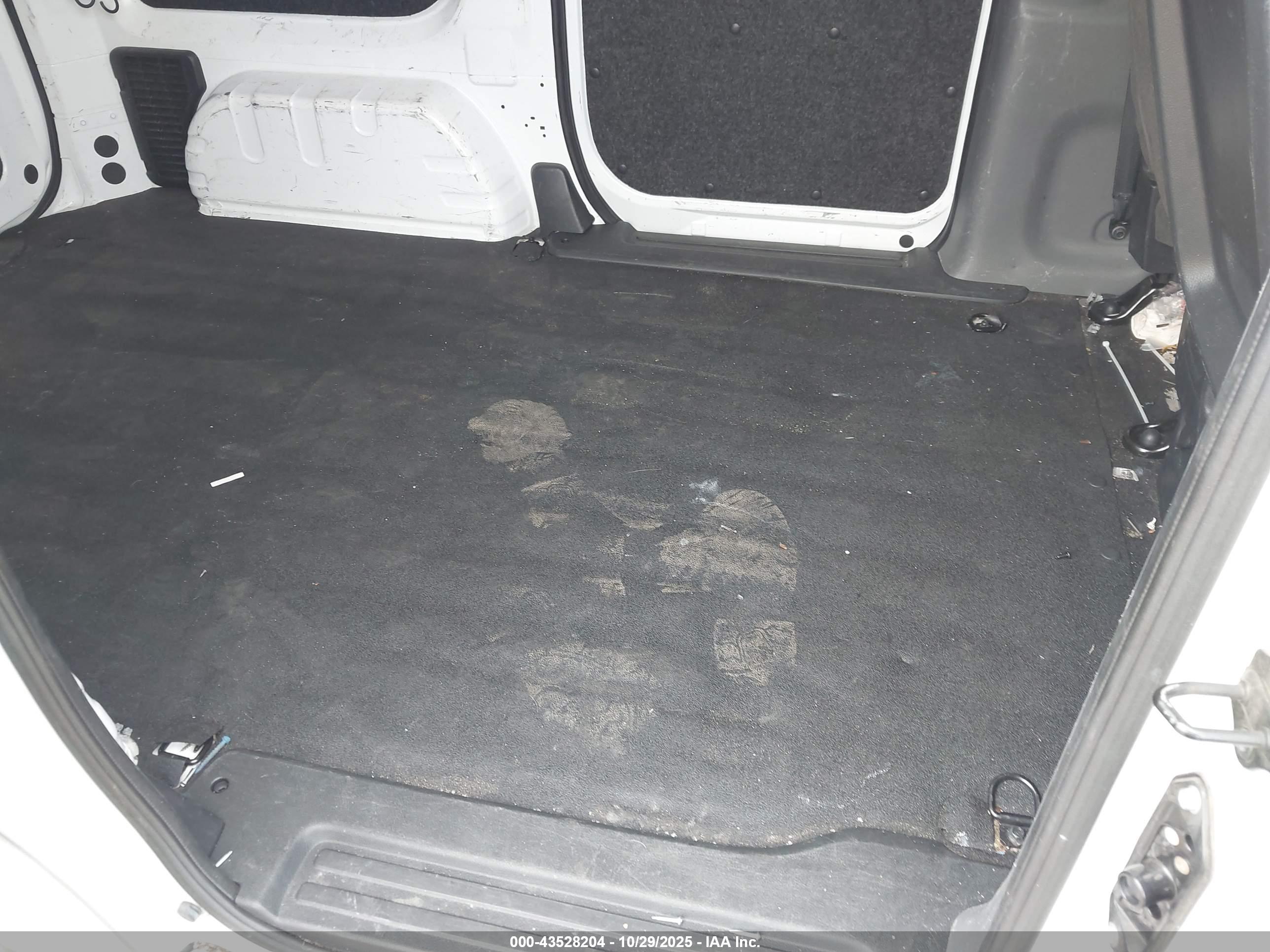 NISSAN NV200 image 8