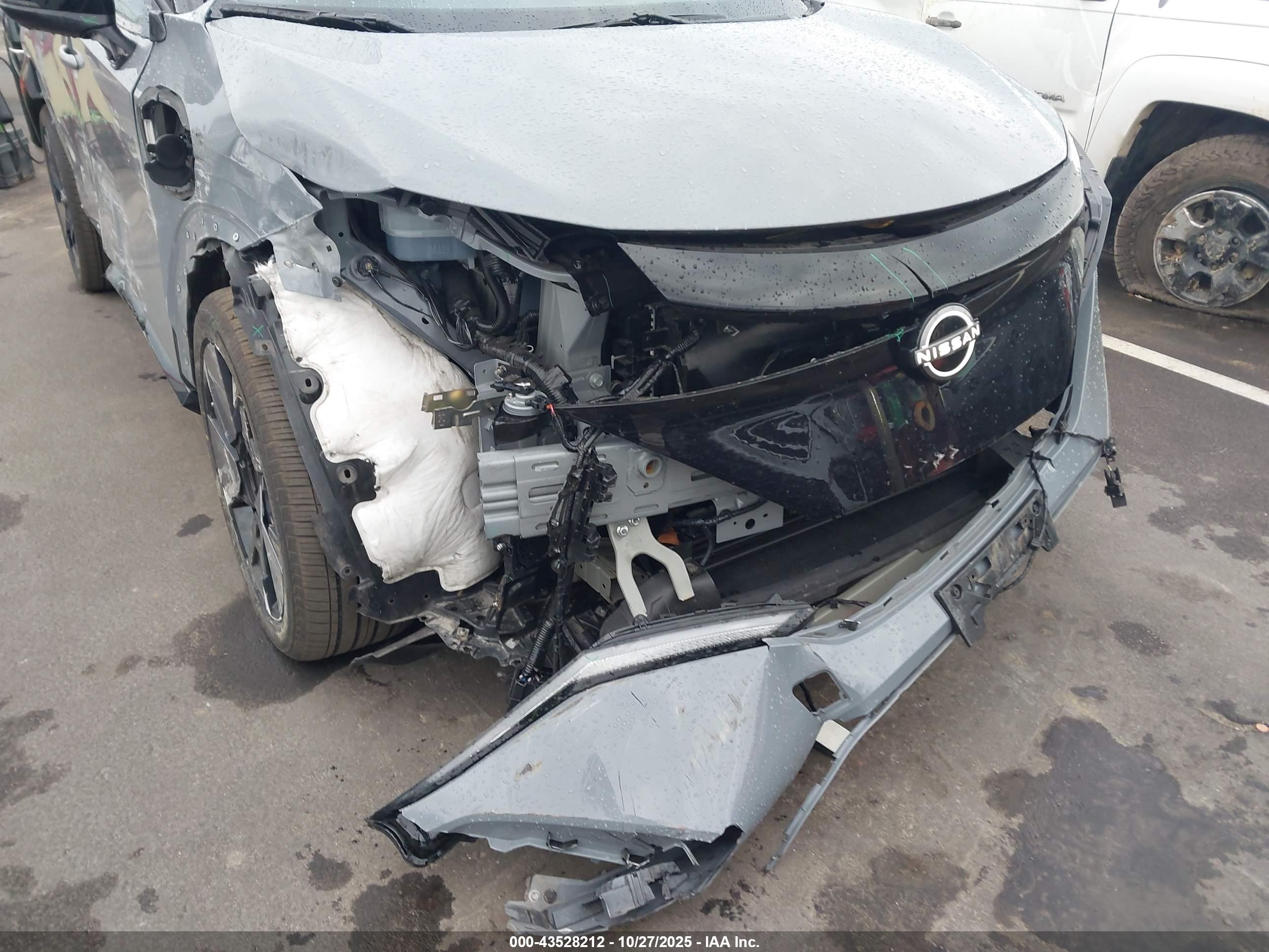 NISSAN ARIYA image 6