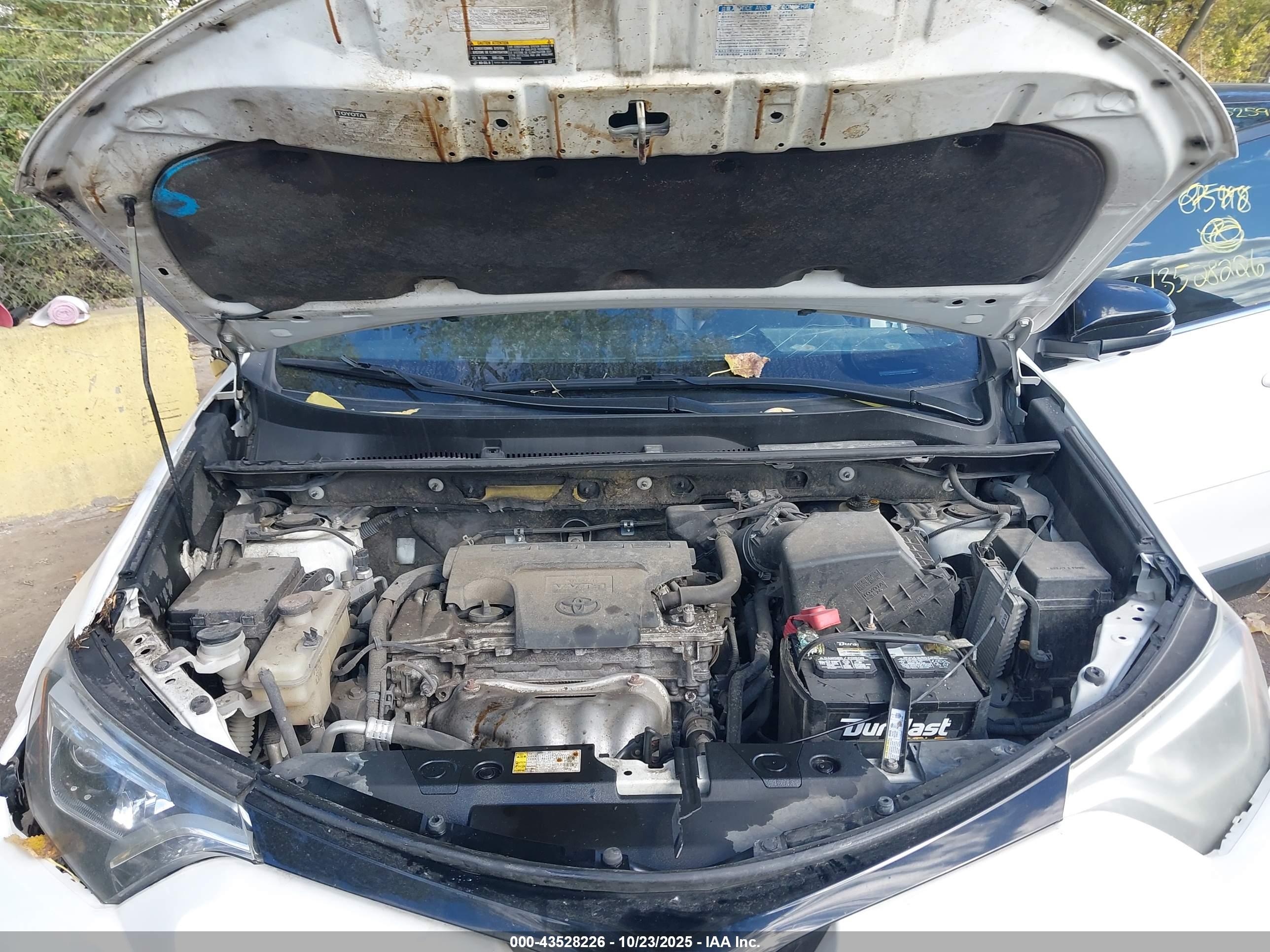 TOYOTA RAV4 image 10