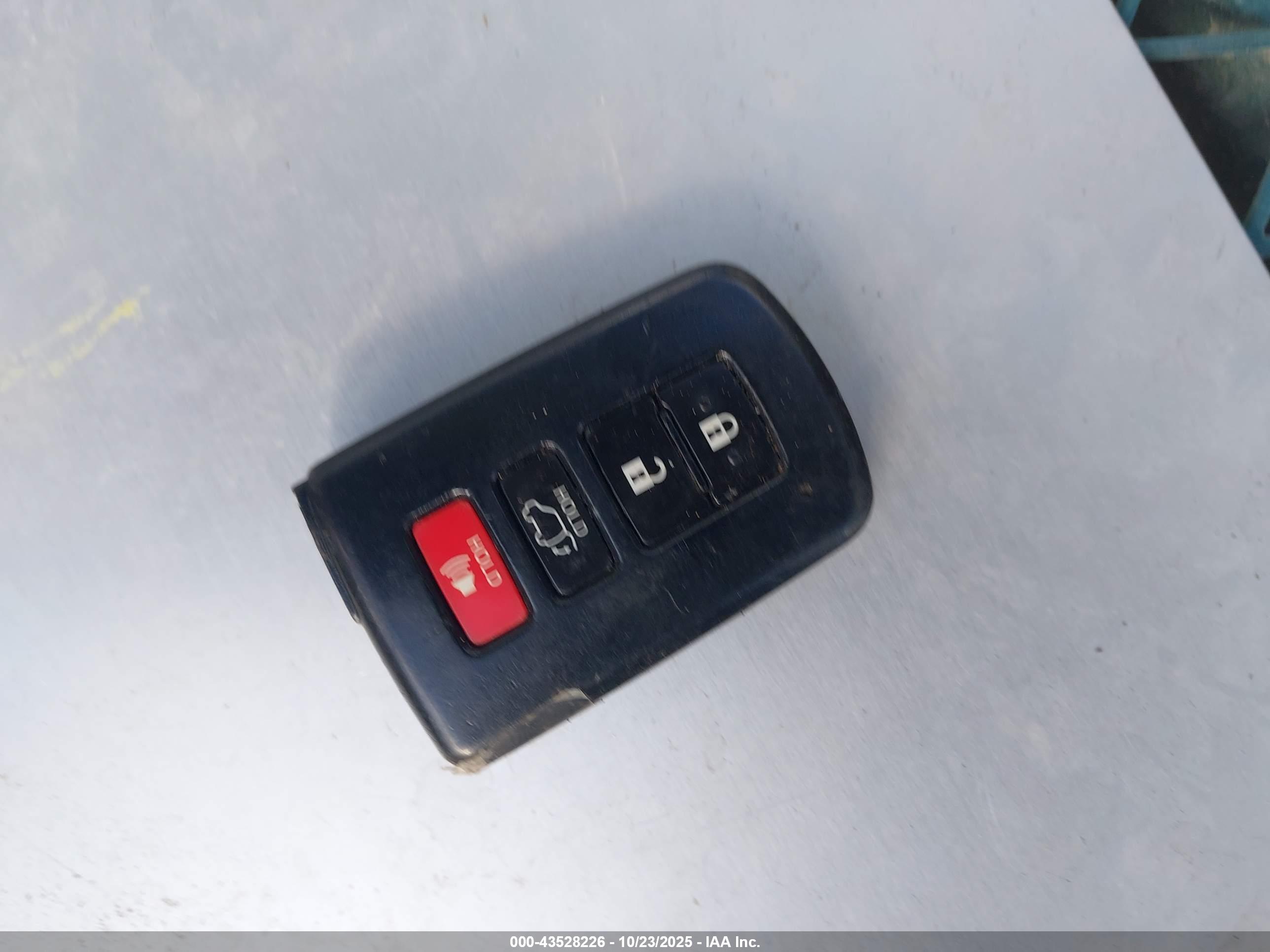 TOYOTA RAV4 image 11