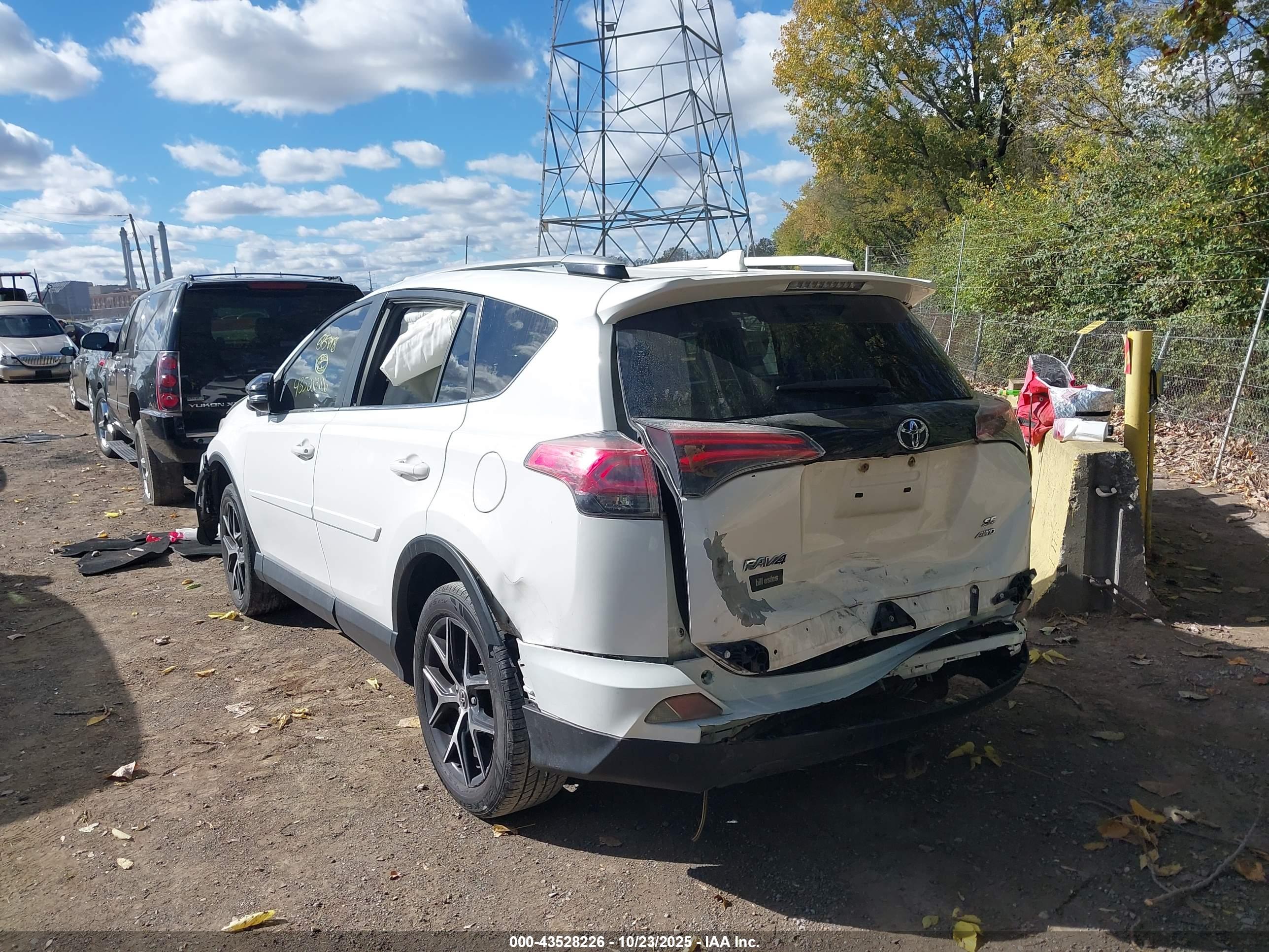 TOYOTA RAV4 image 3