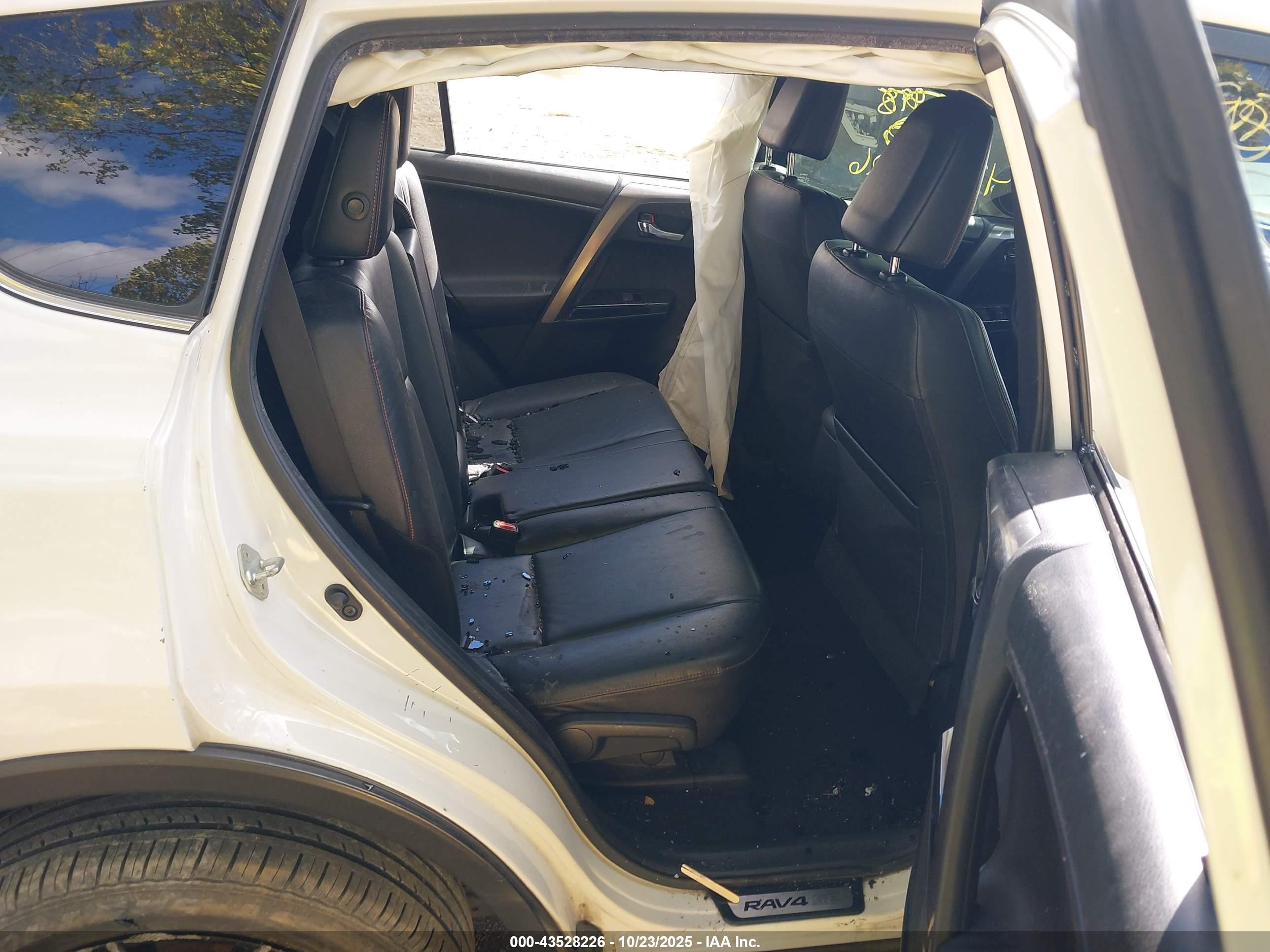 TOYOTA RAV4 image 8