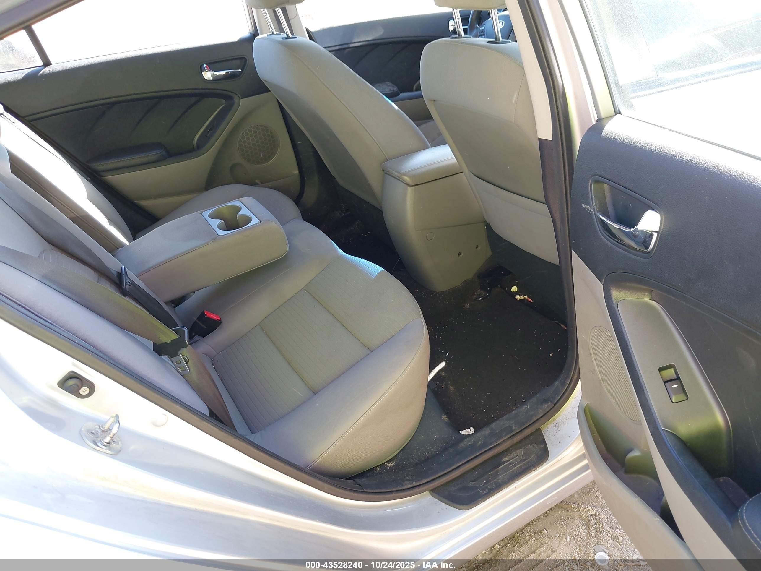 KIA FORTE image 8