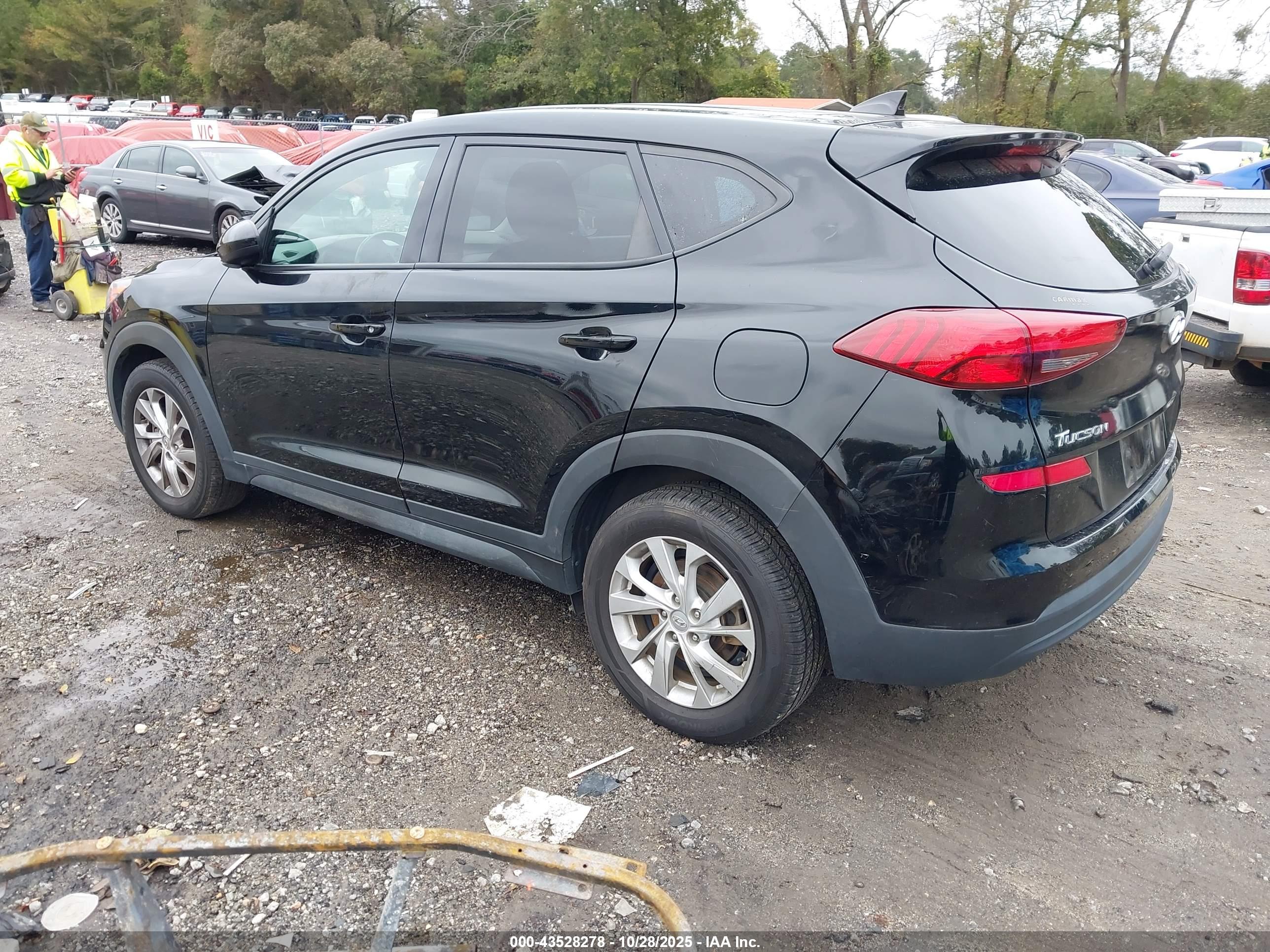 HYUNDAI TUCSON image 3