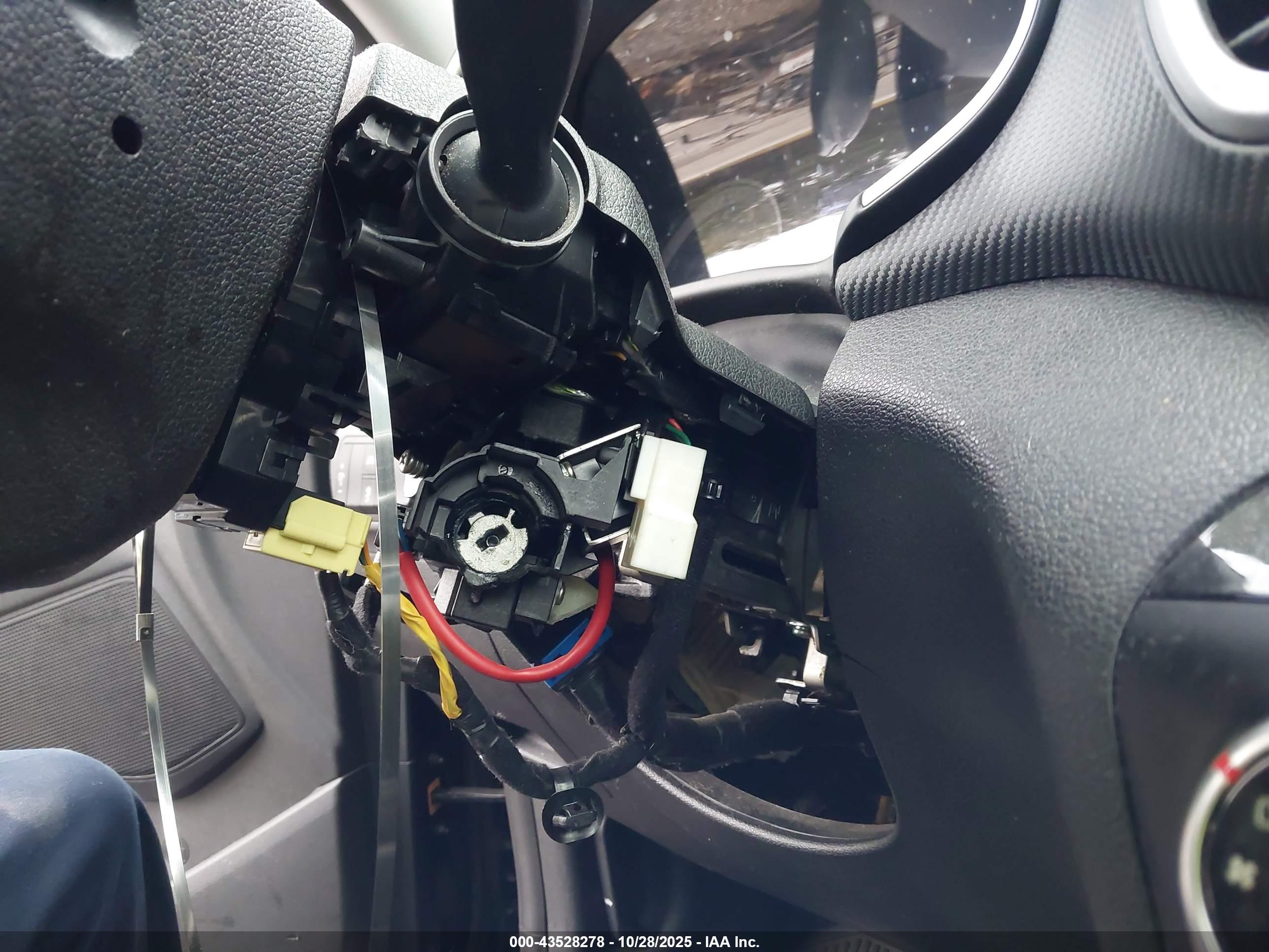 HYUNDAI TUCSON image 6