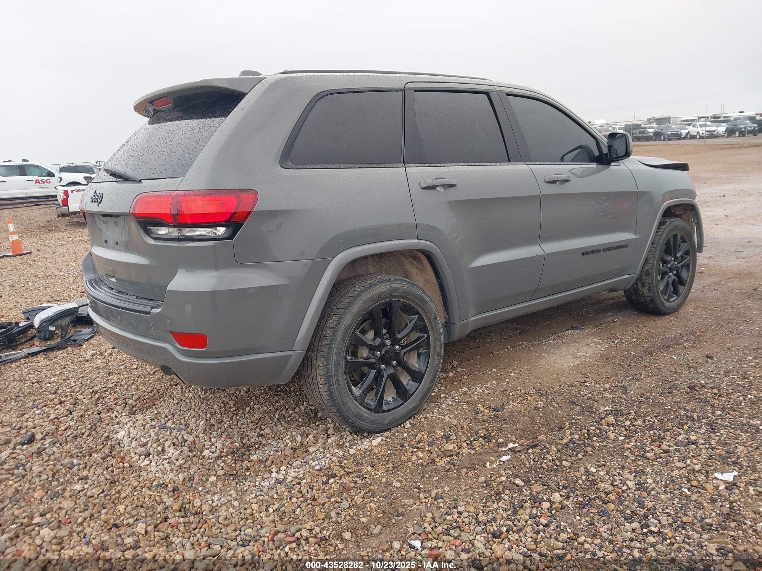 JEEP GRAND image 4
