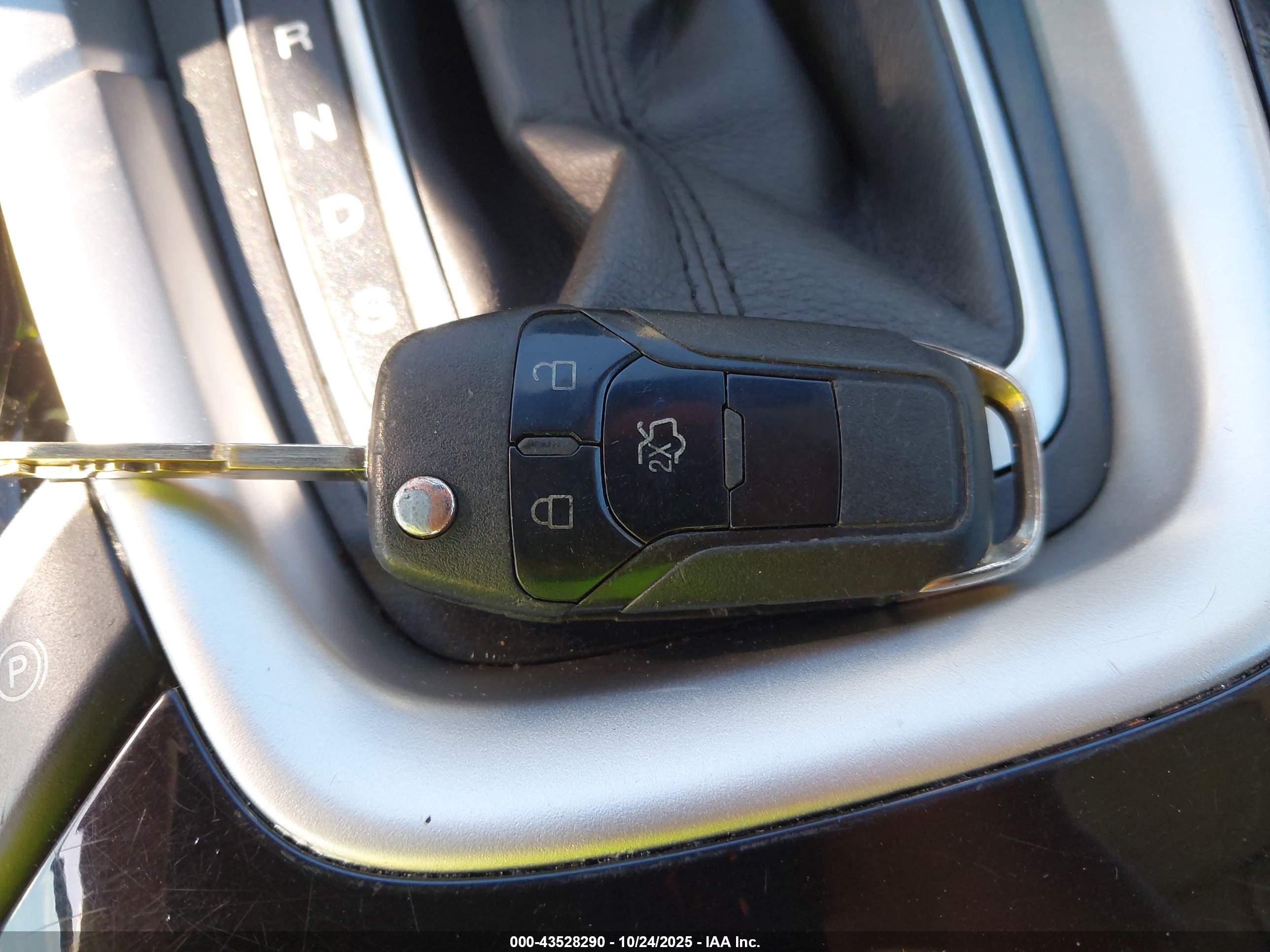 FORD FUSION image 11