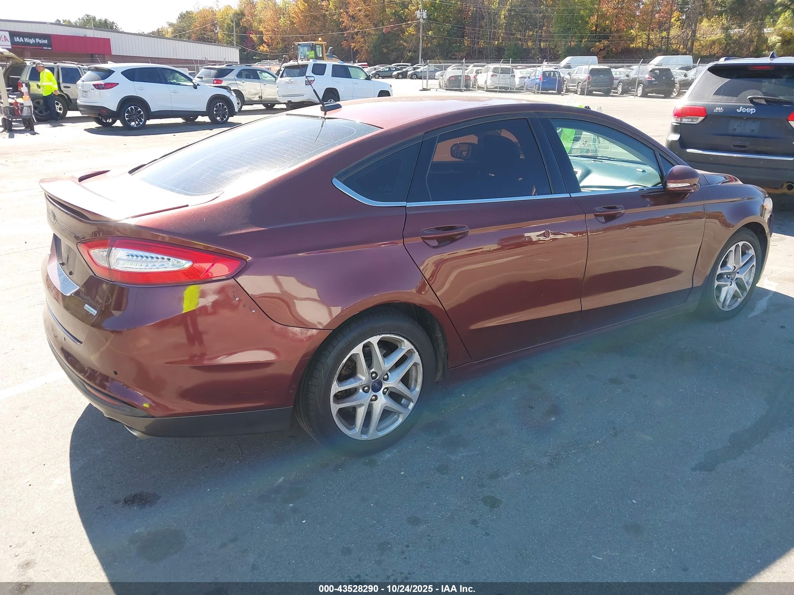 FORD FUSION image 4