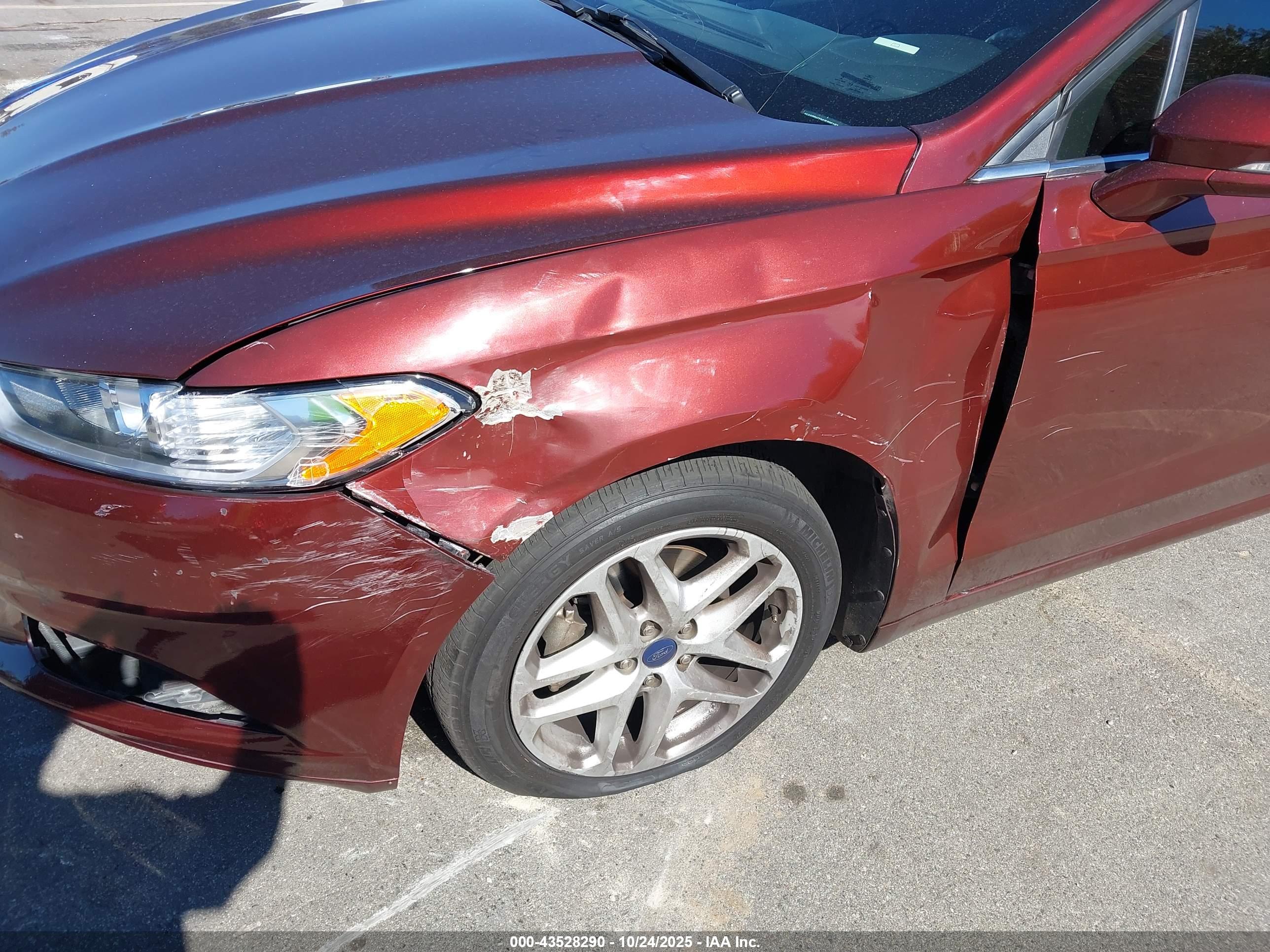 FORD FUSION image 6