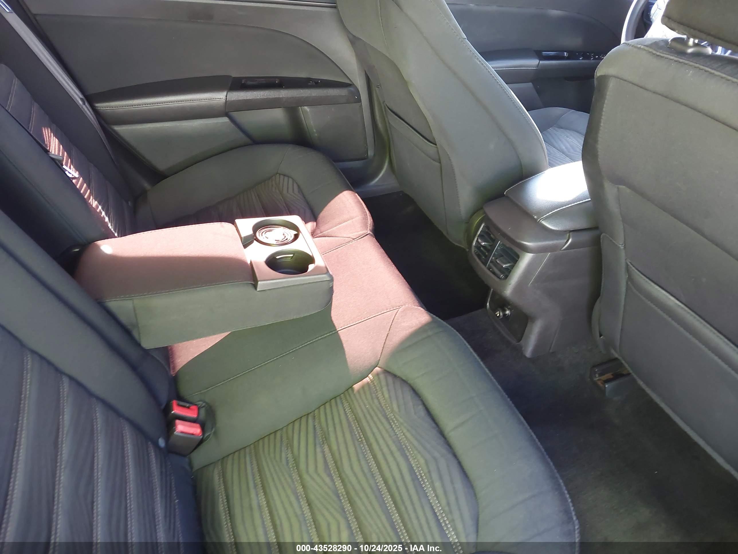 FORD FUSION image 8