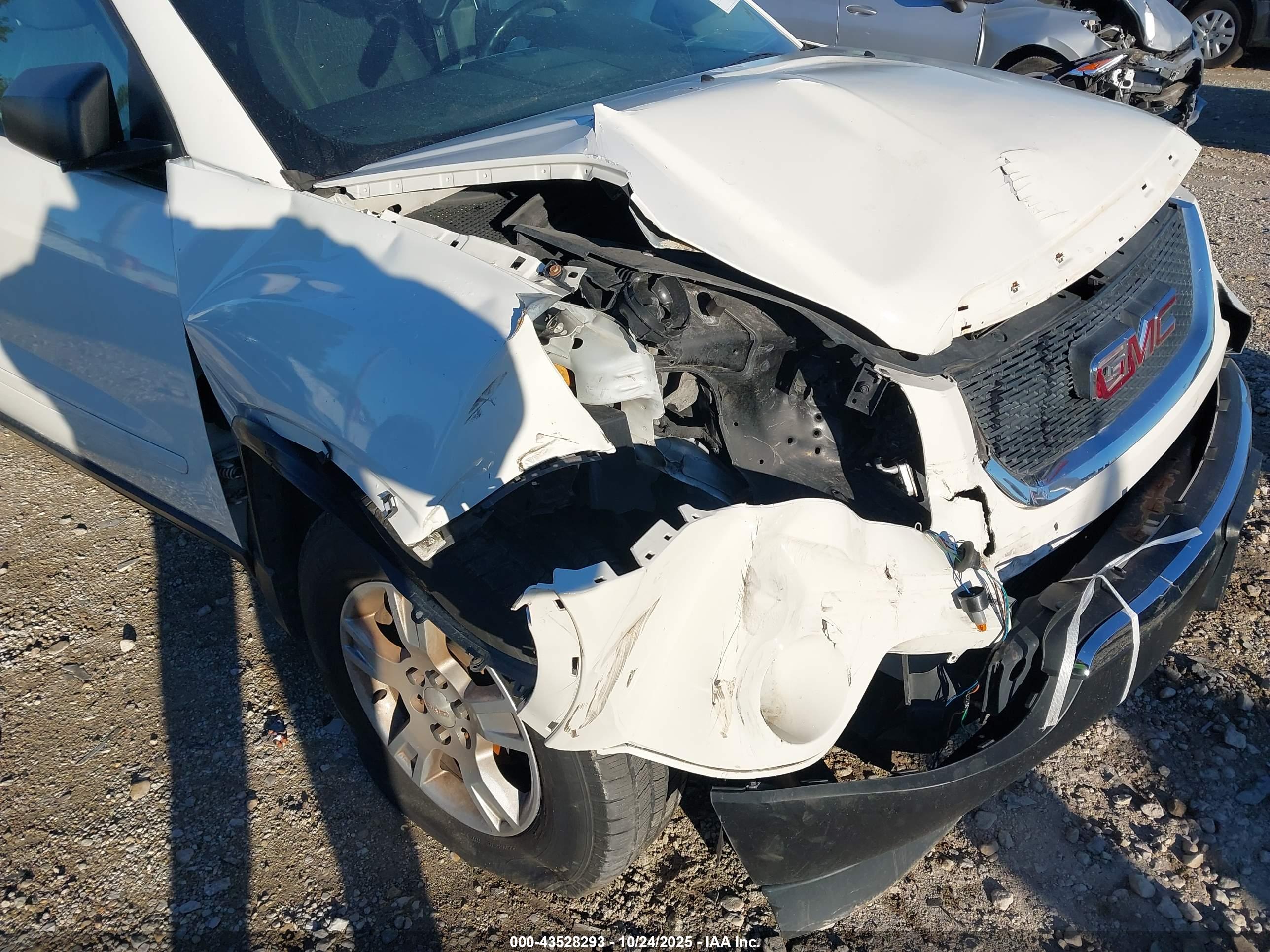 GMC ACADIA image 6