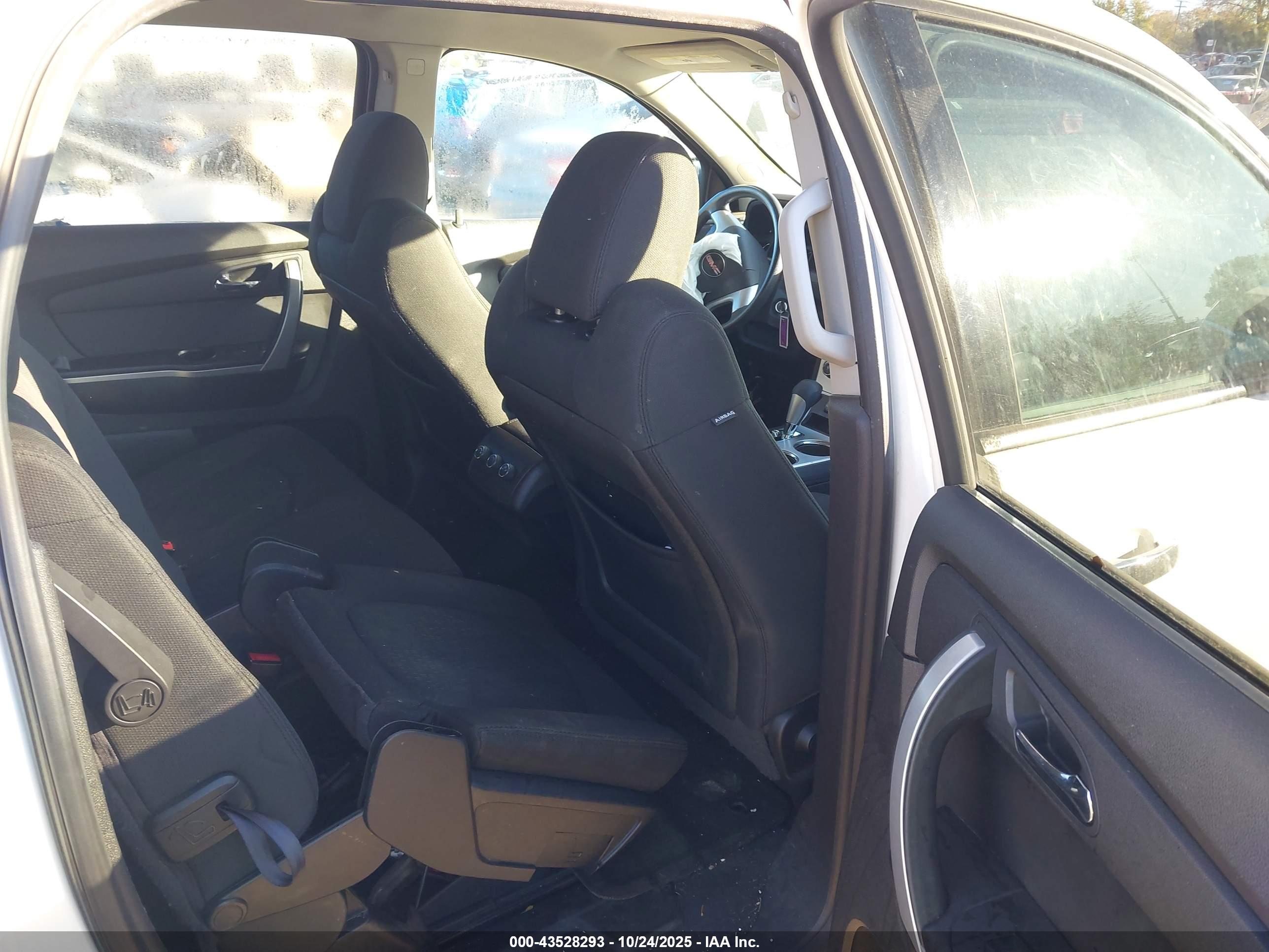 GMC ACADIA image 8