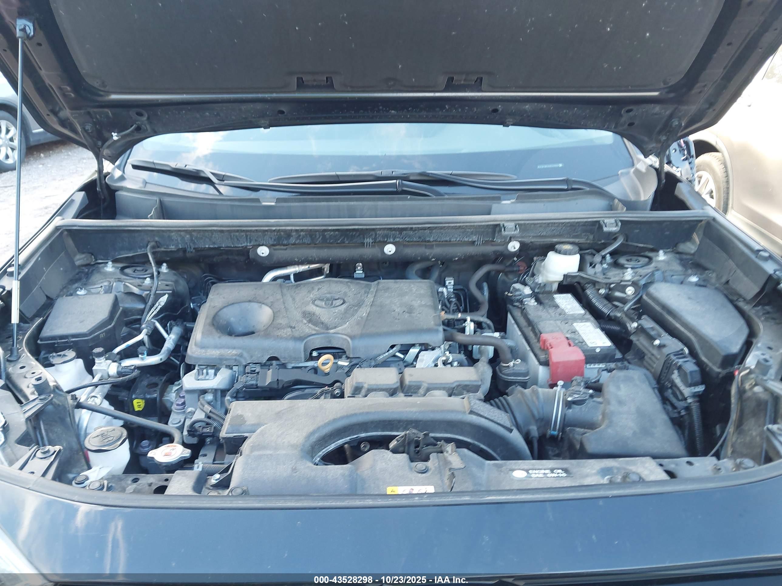 TOYOTA RAV4 image 10