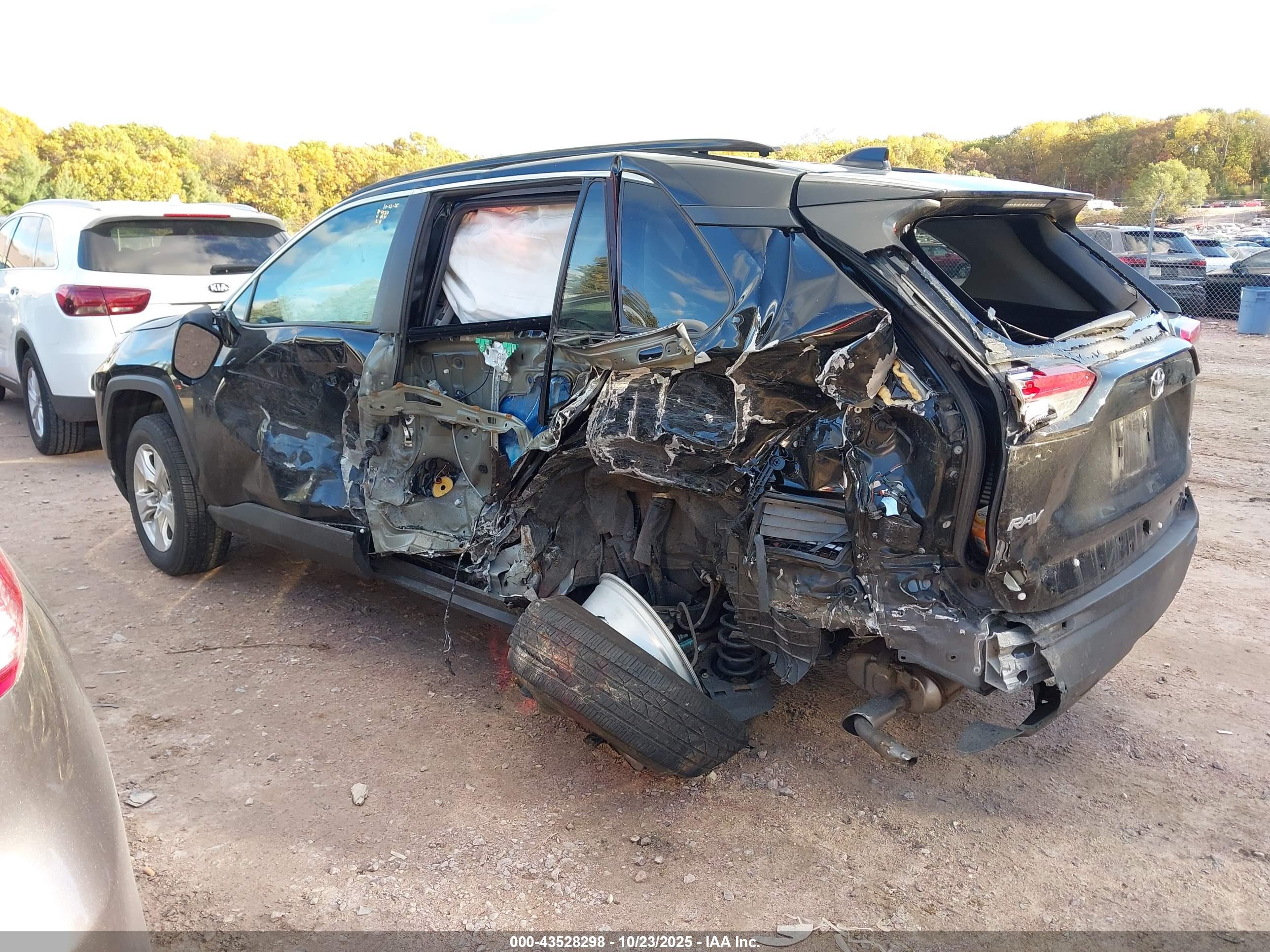 TOYOTA RAV4 image 3