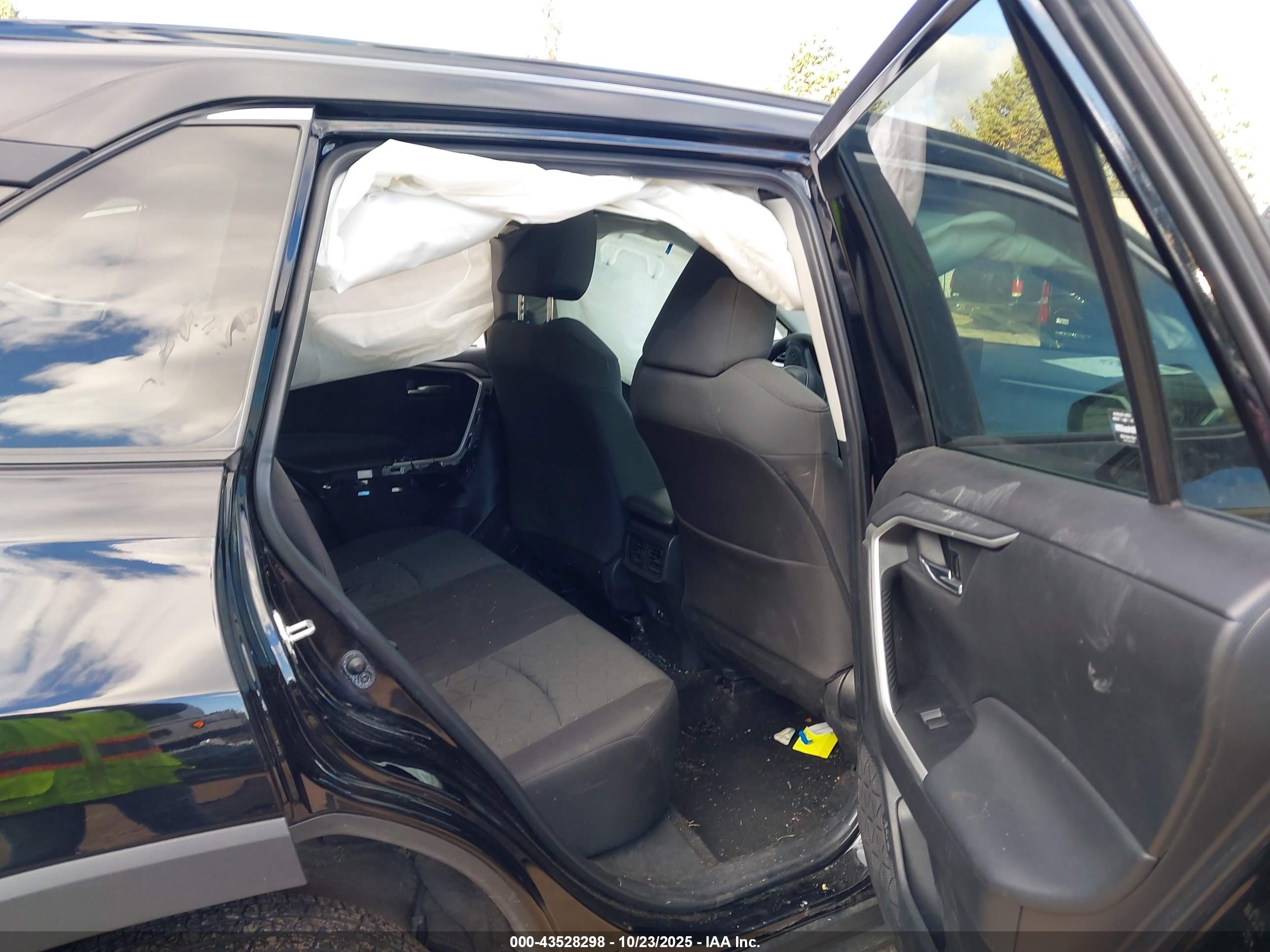 TOYOTA RAV4 image 8