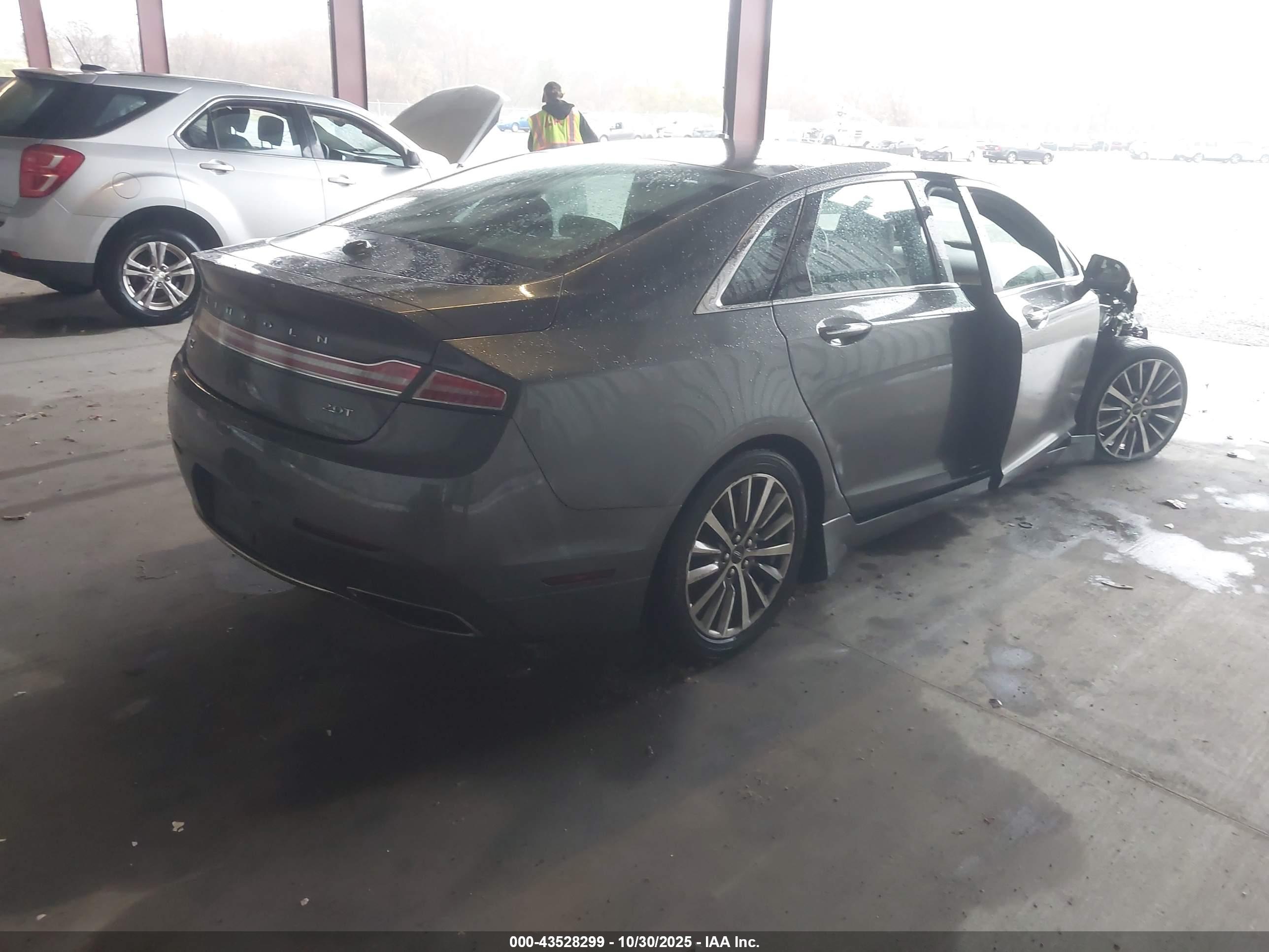 LINCOLN MKZ image 4