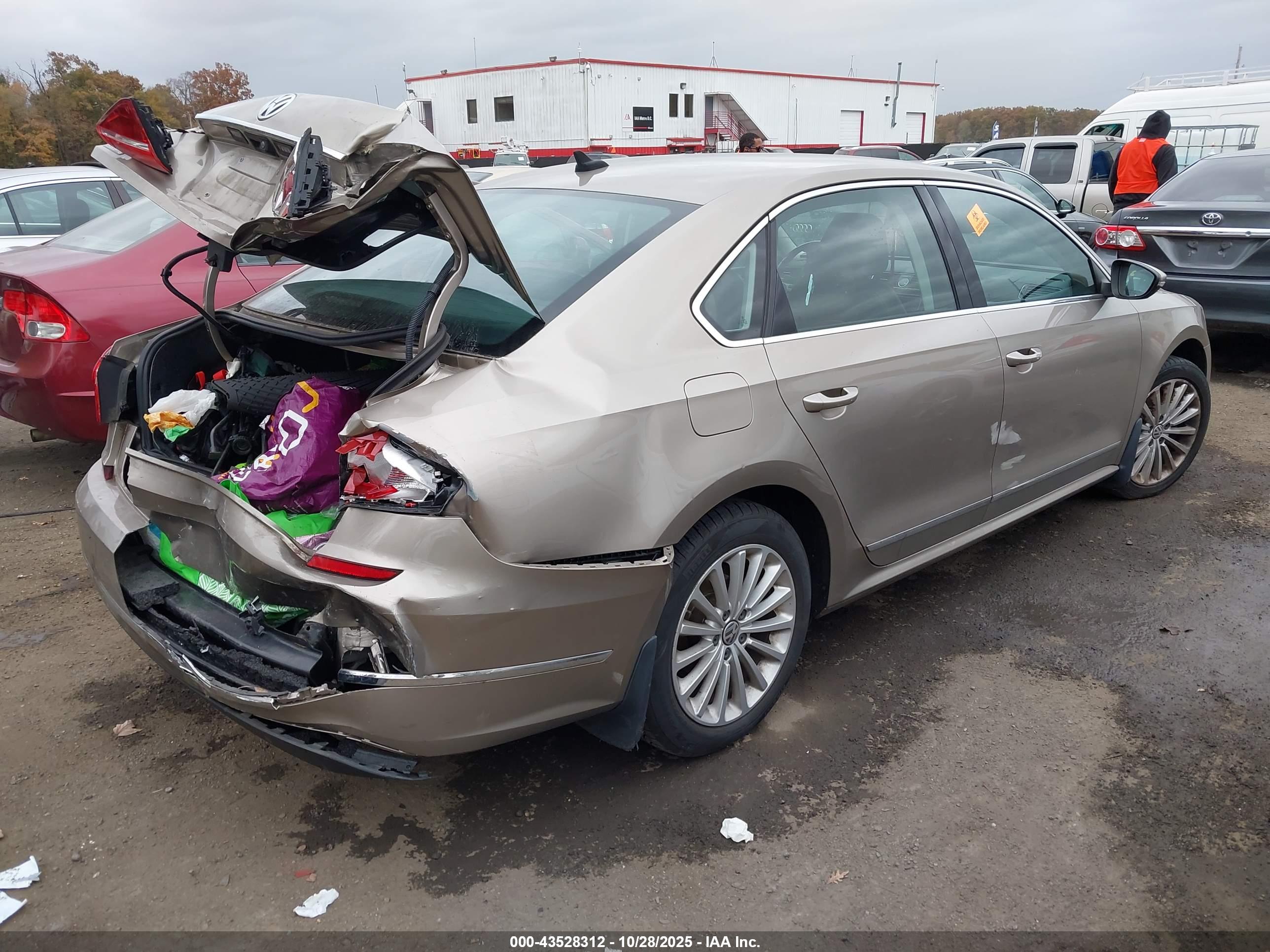 VOLKSWAGEN PASSAT image 4