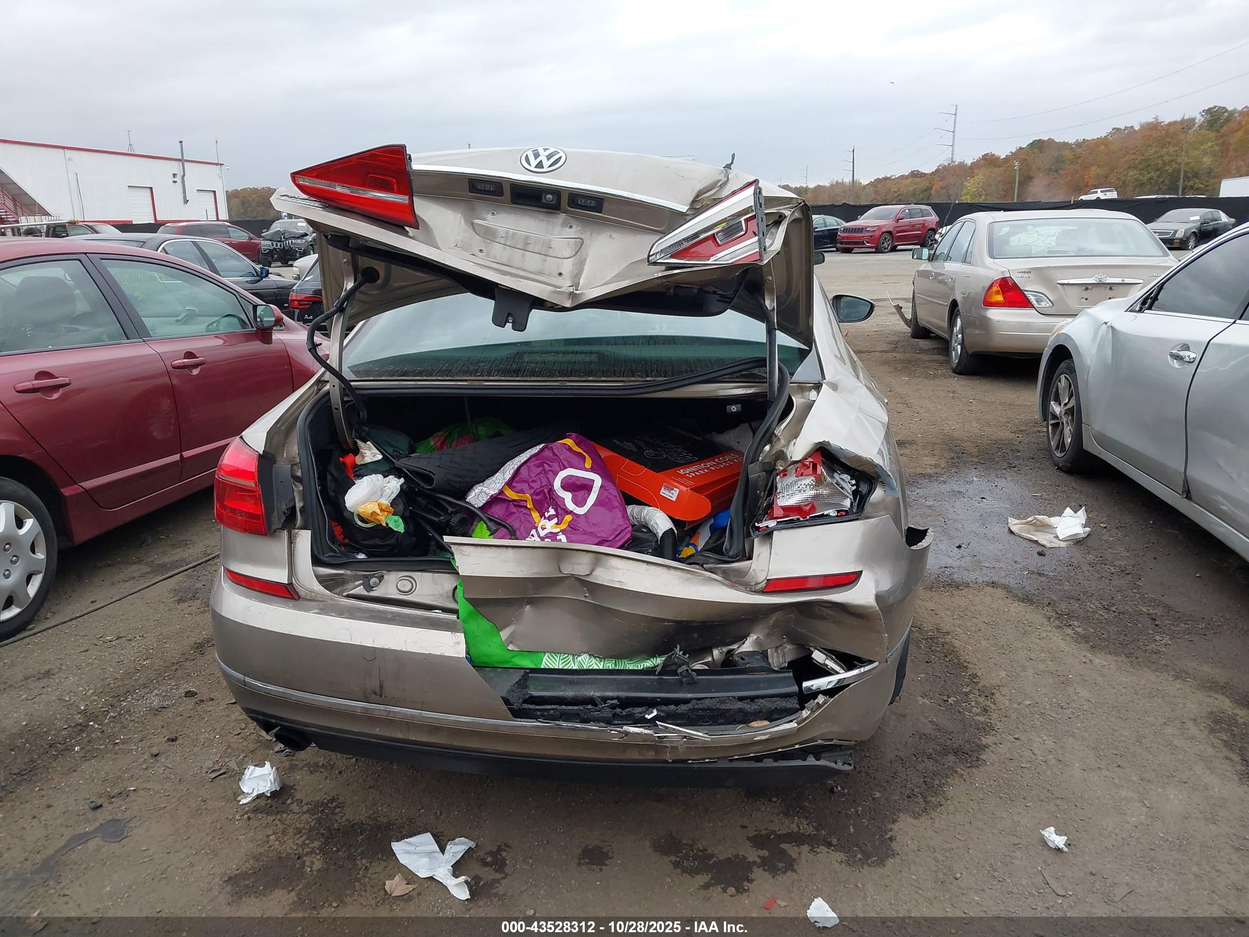 VOLKSWAGEN PASSAT image 6