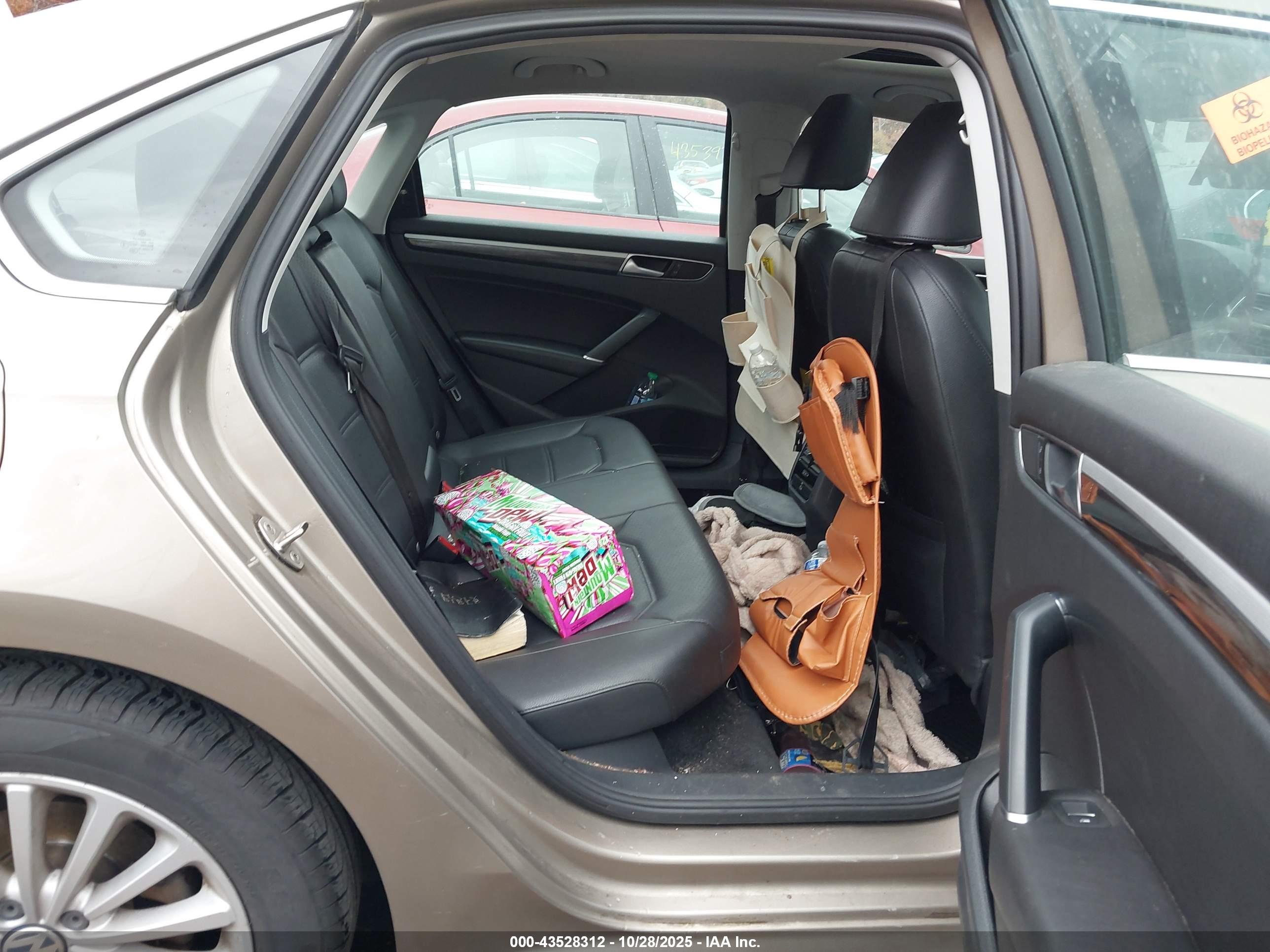 VOLKSWAGEN PASSAT image 8