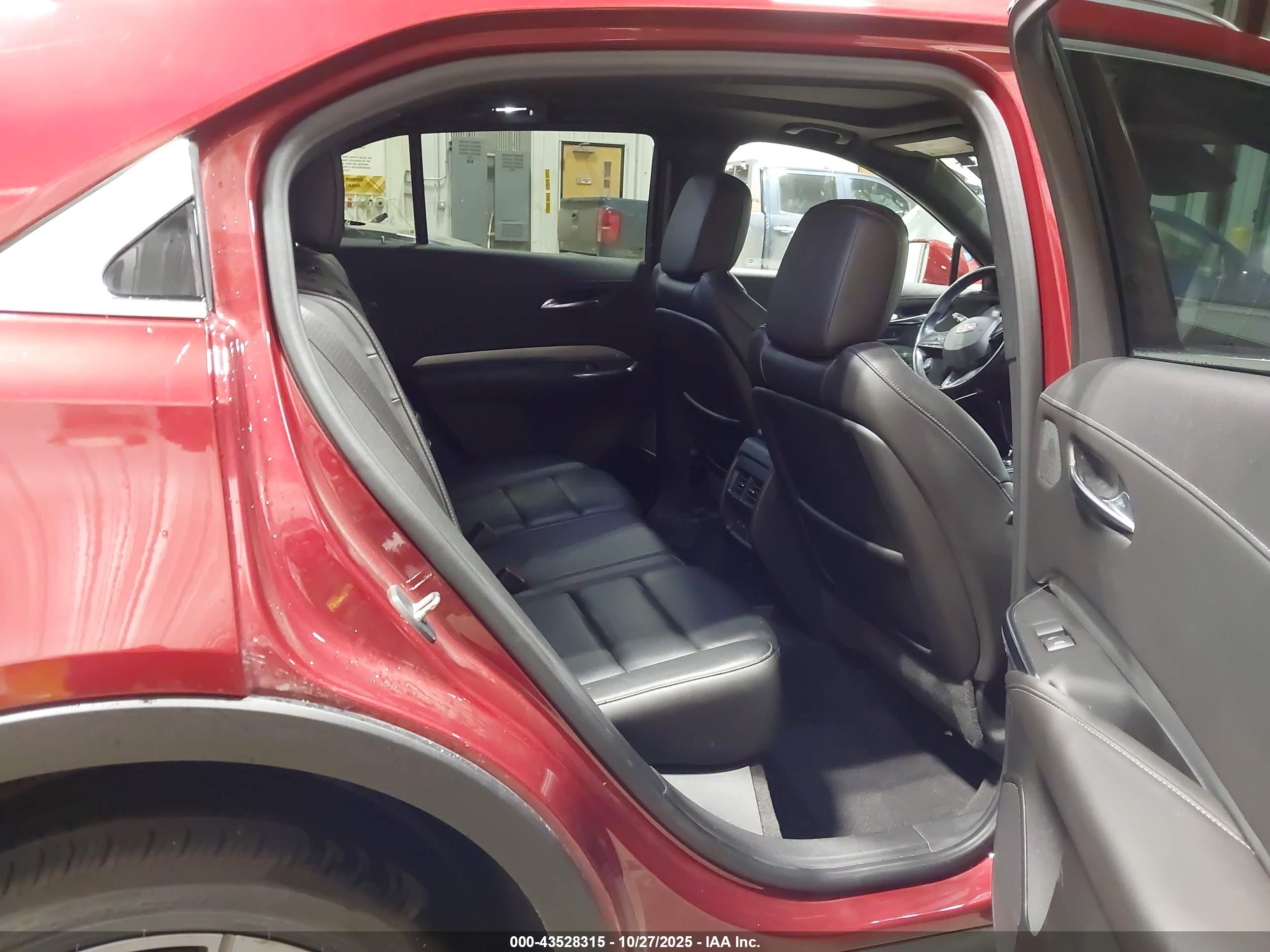 CADILLAC XT4 image 8