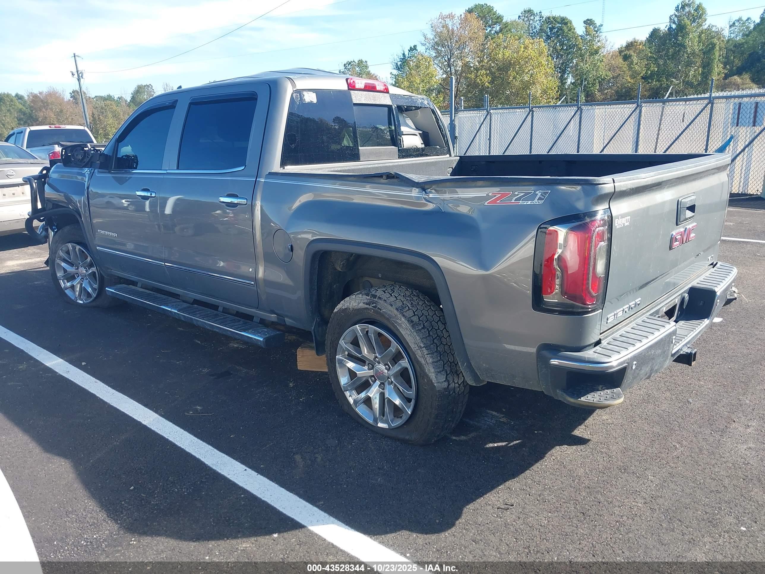 GMC SIERRA image 3