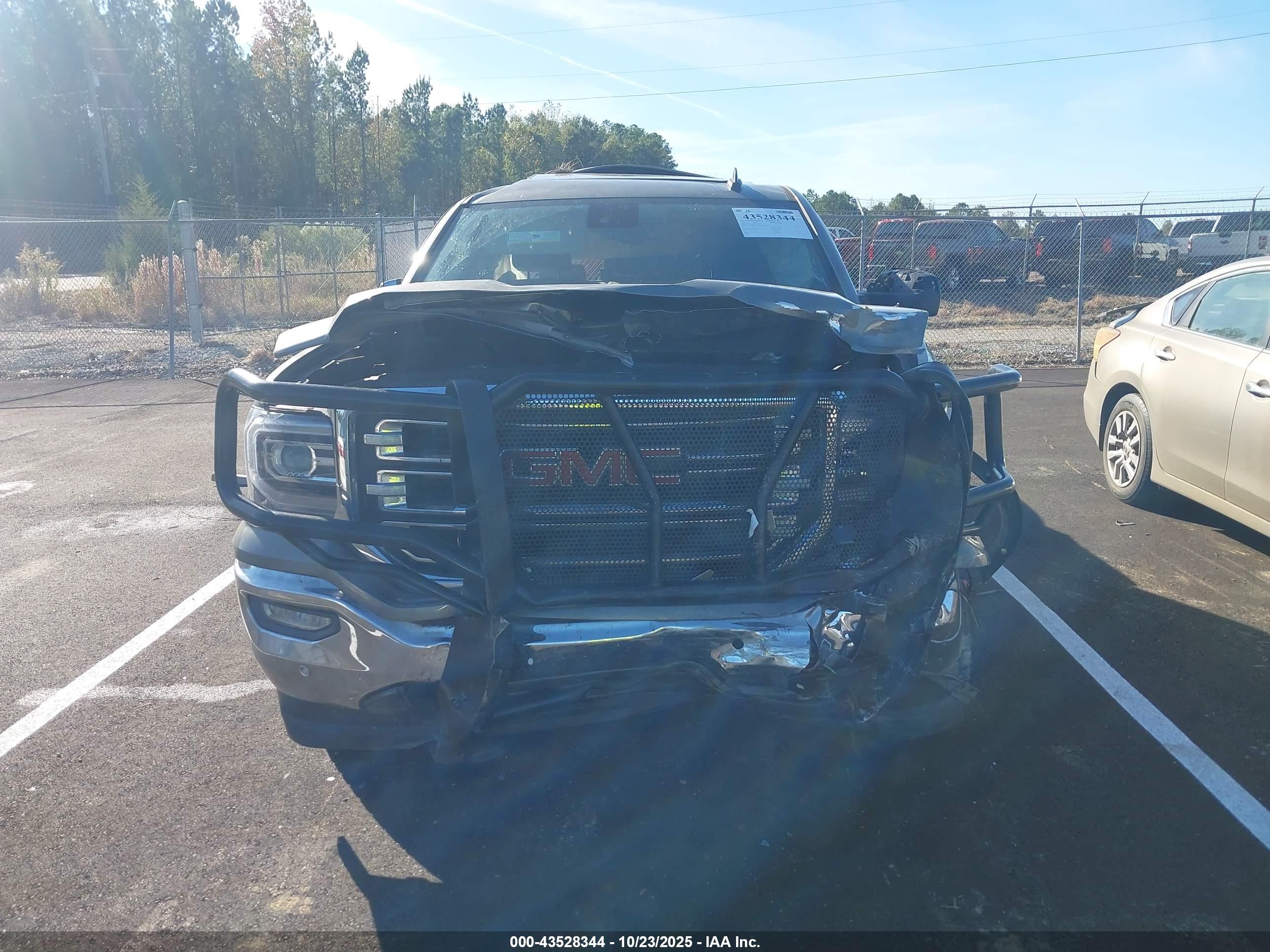 GMC SIERRA image 6