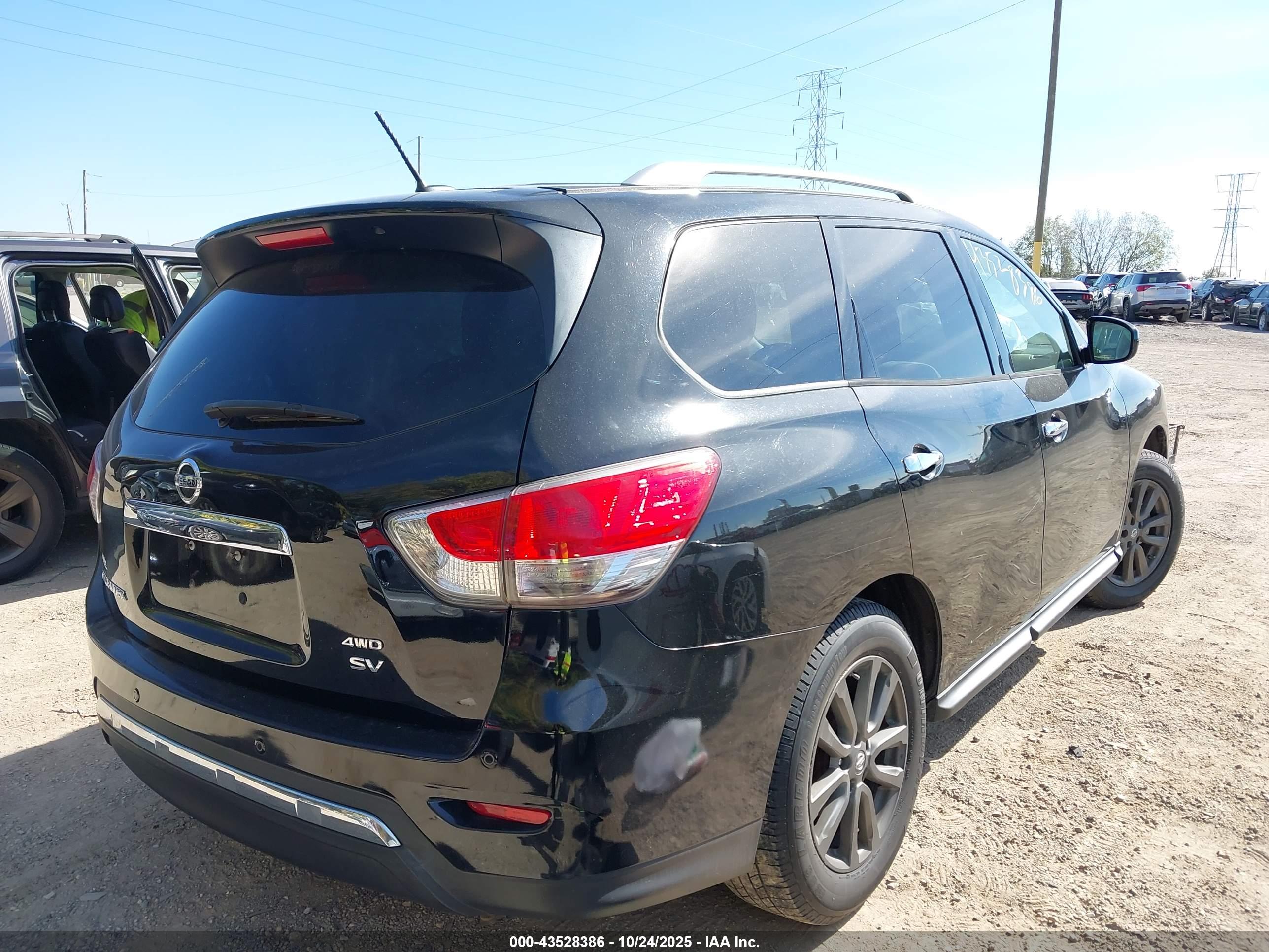 NISSAN PATHFINDER image 4