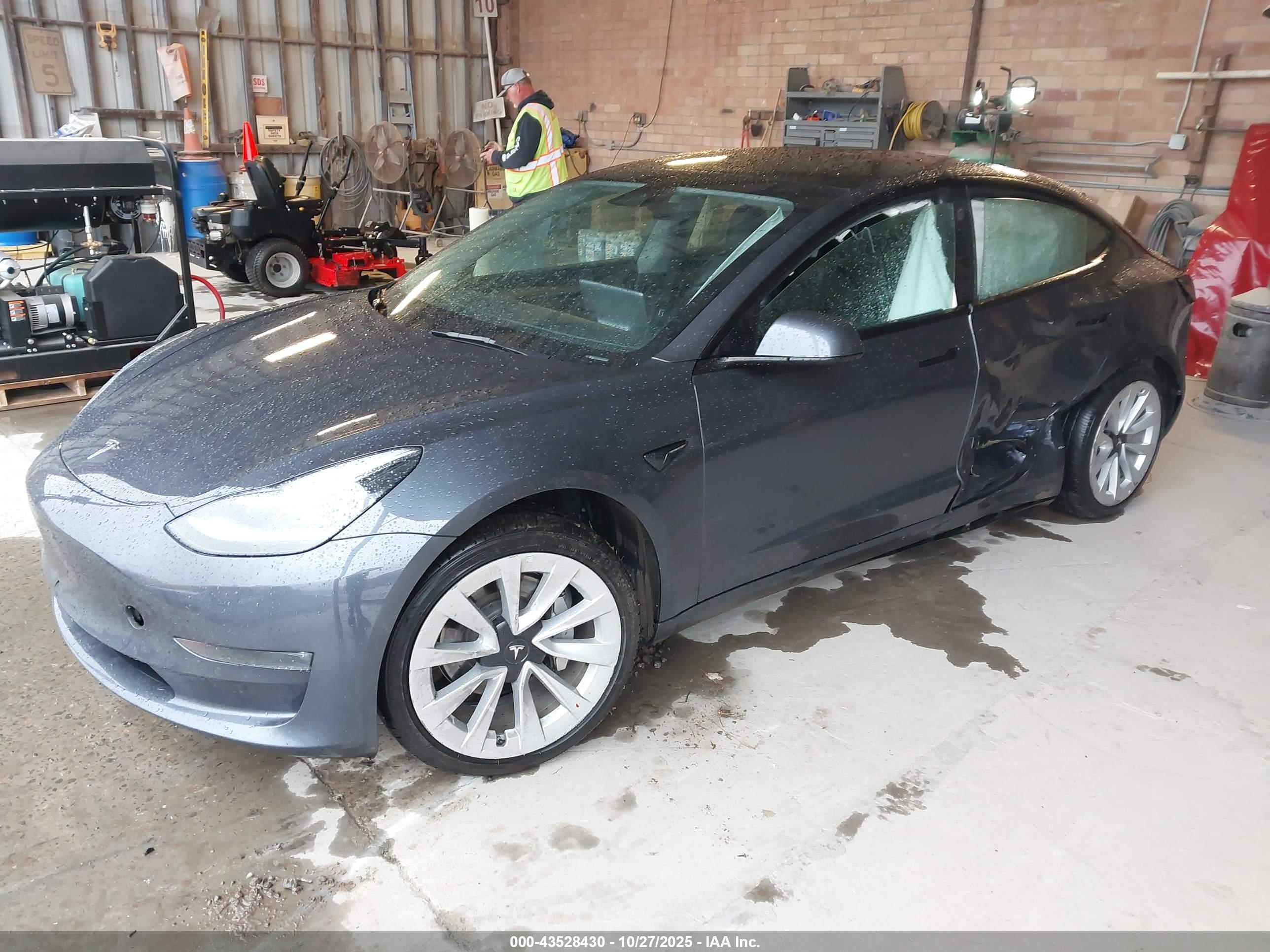 TESLA MODEL image 2