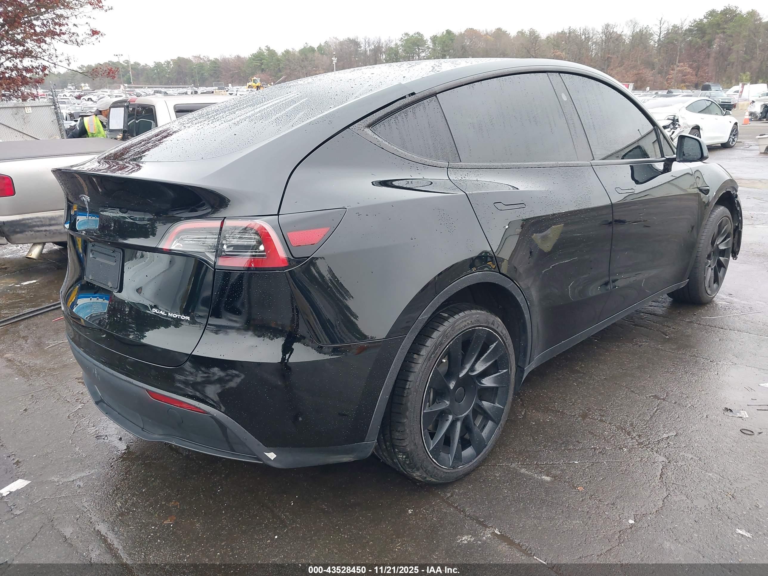 TESLA MODEL image 4