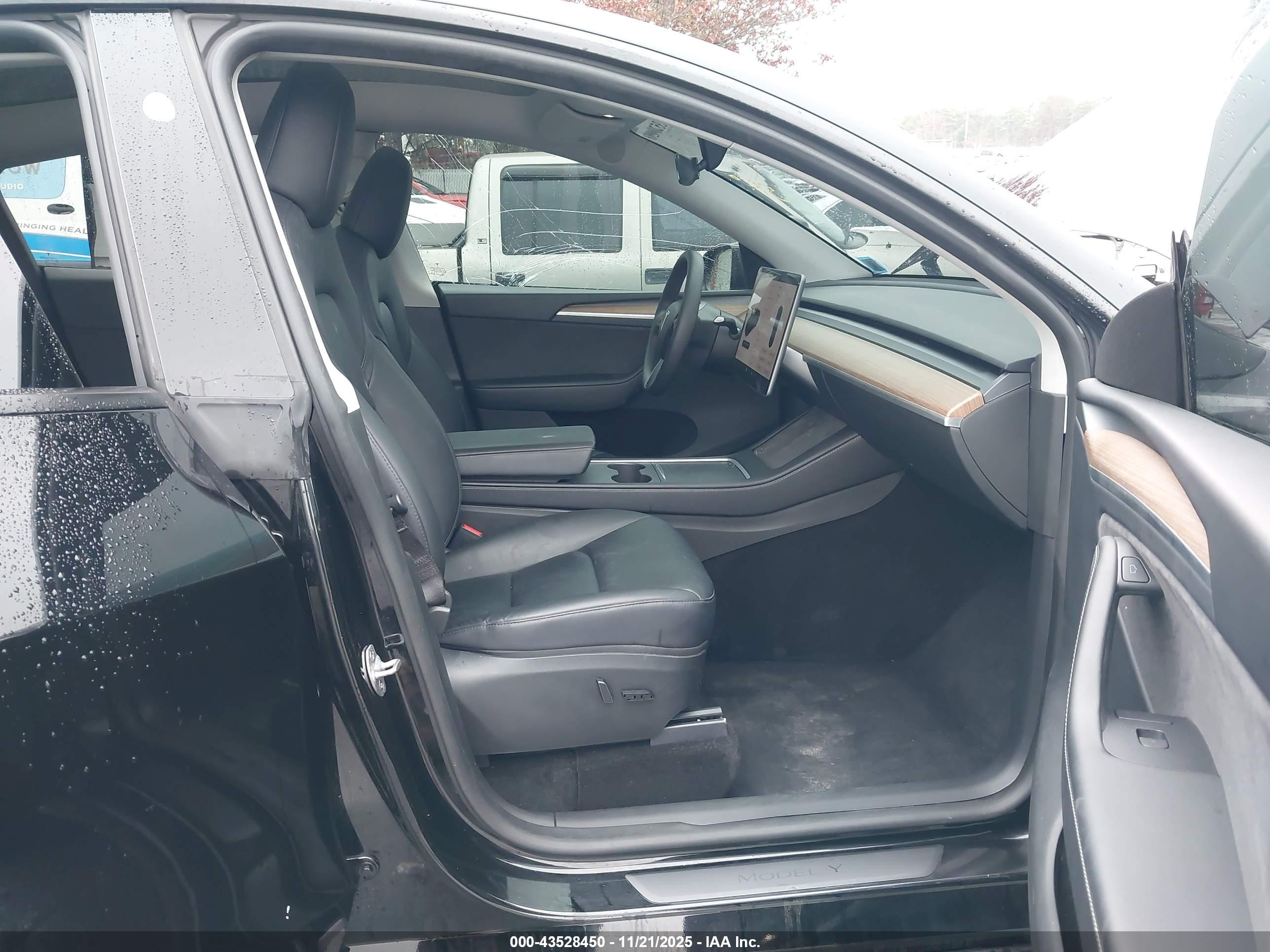 TESLA MODEL image 5