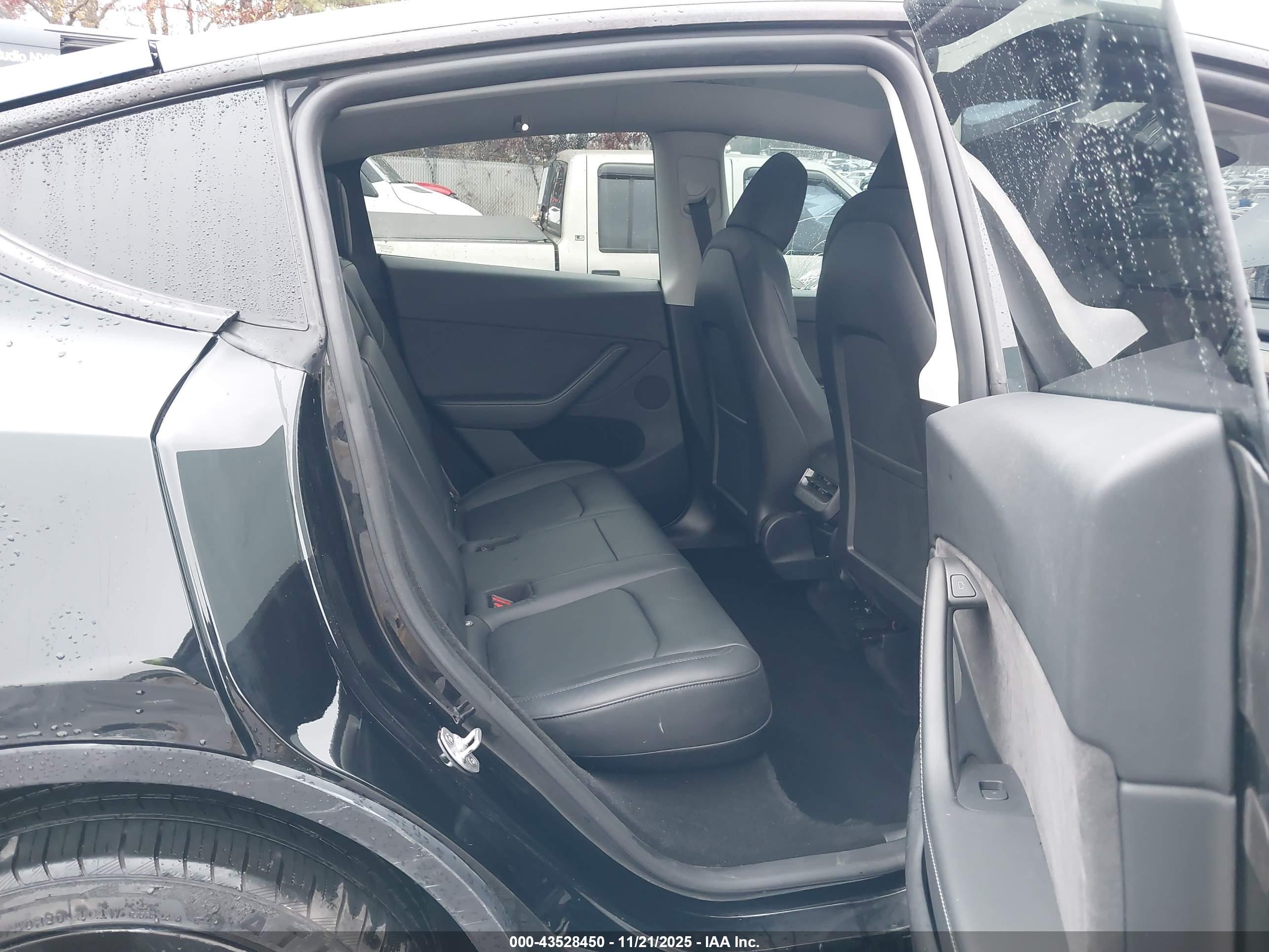 TESLA MODEL image 8
