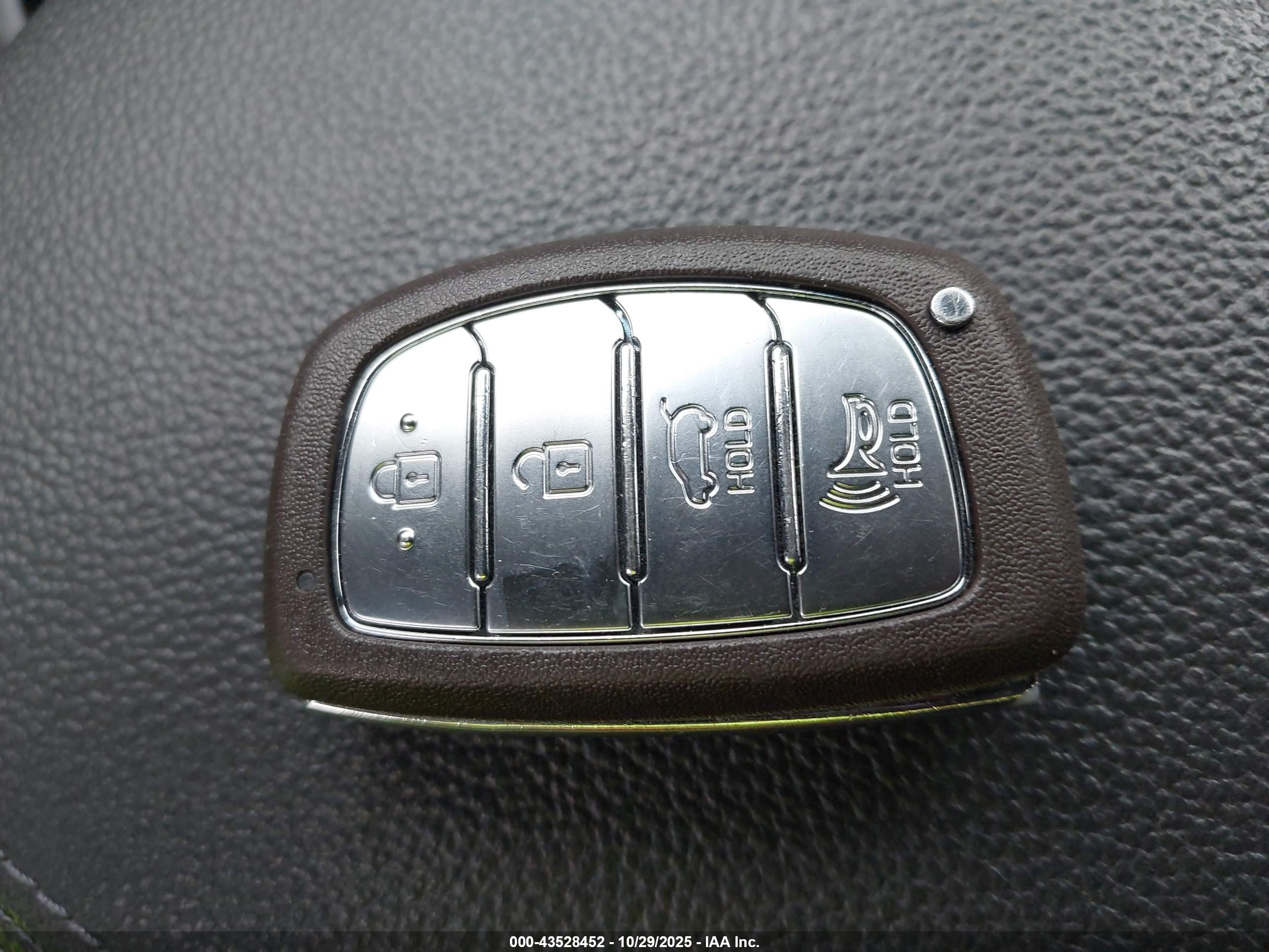 HYUNDAI TUCSON image 11