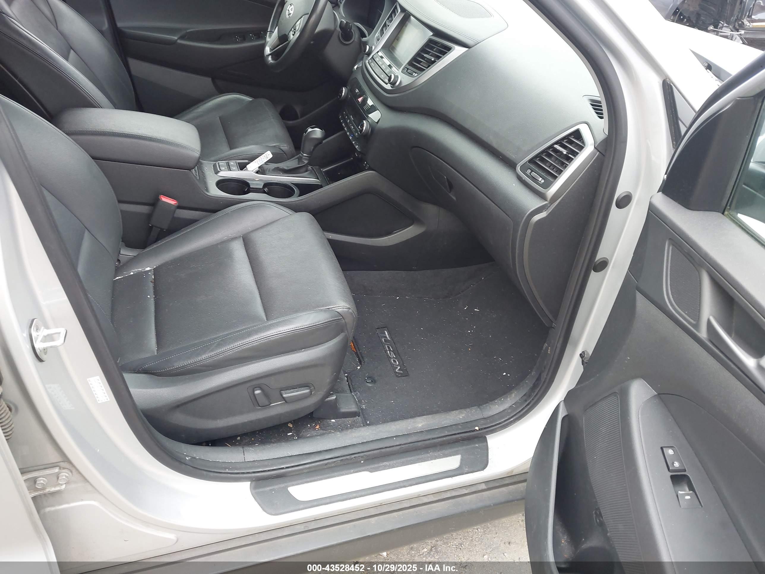 HYUNDAI TUCSON image 5