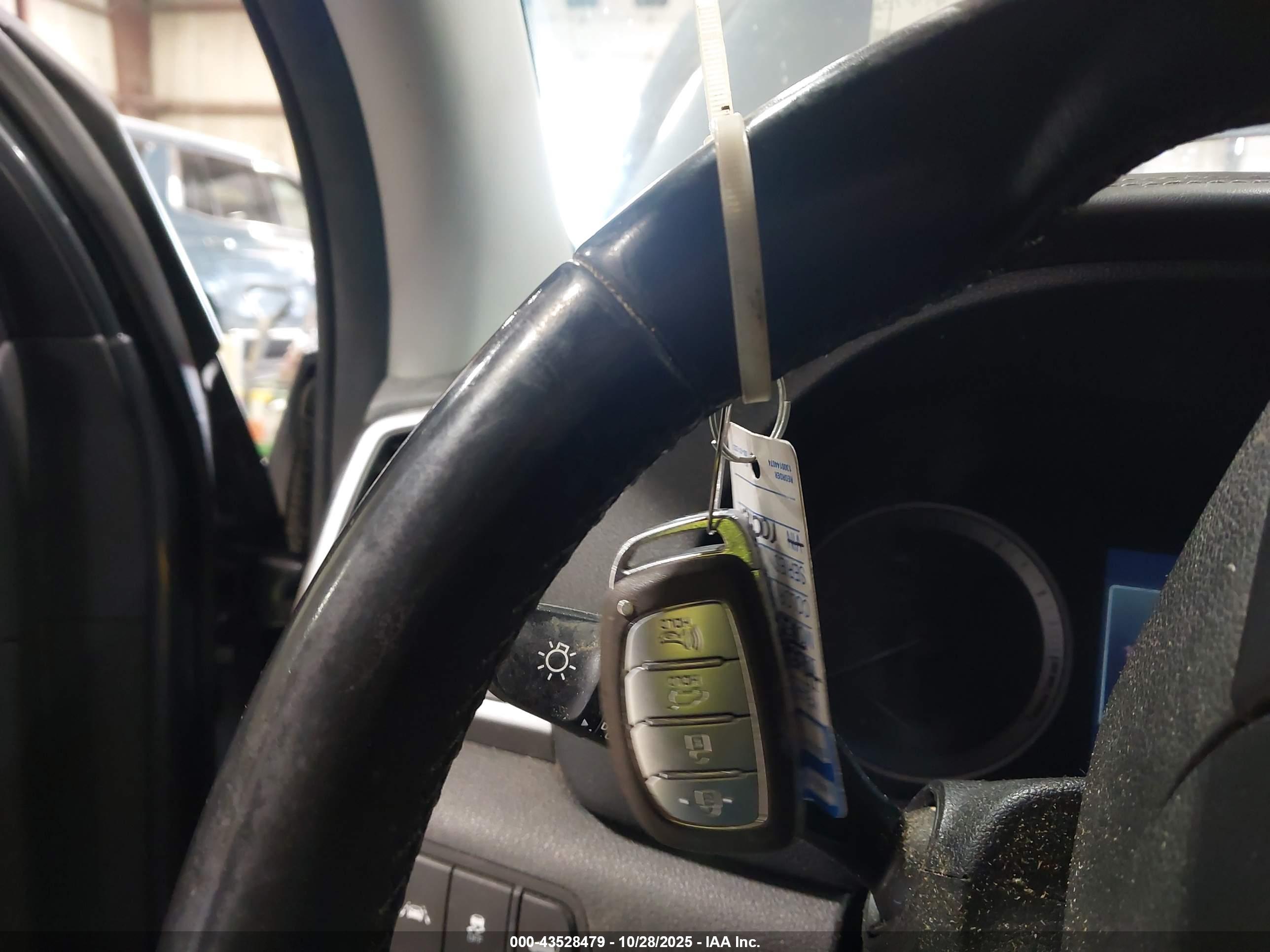 HYUNDAI TUCSON image 11