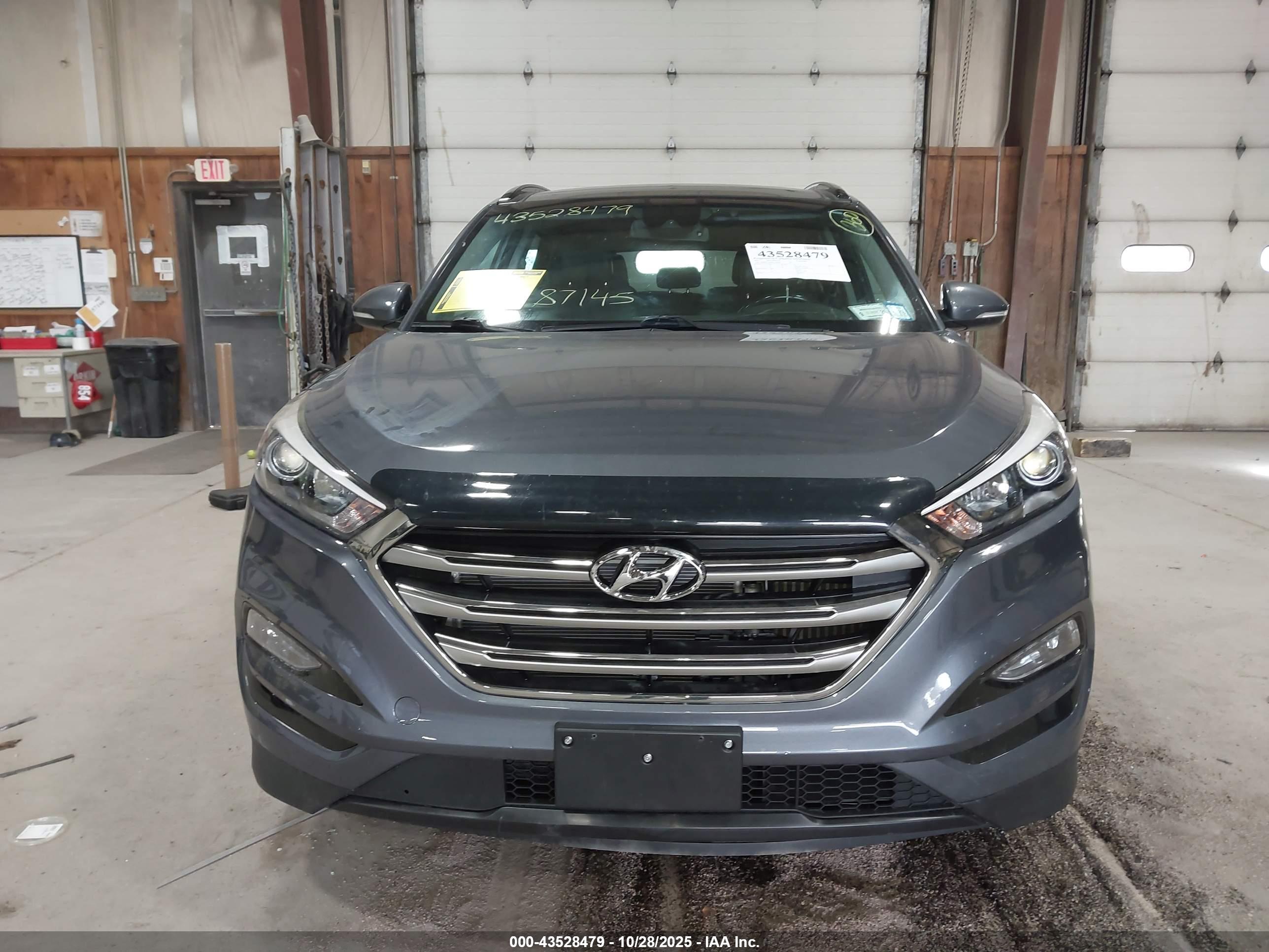 HYUNDAI TUCSON image 6